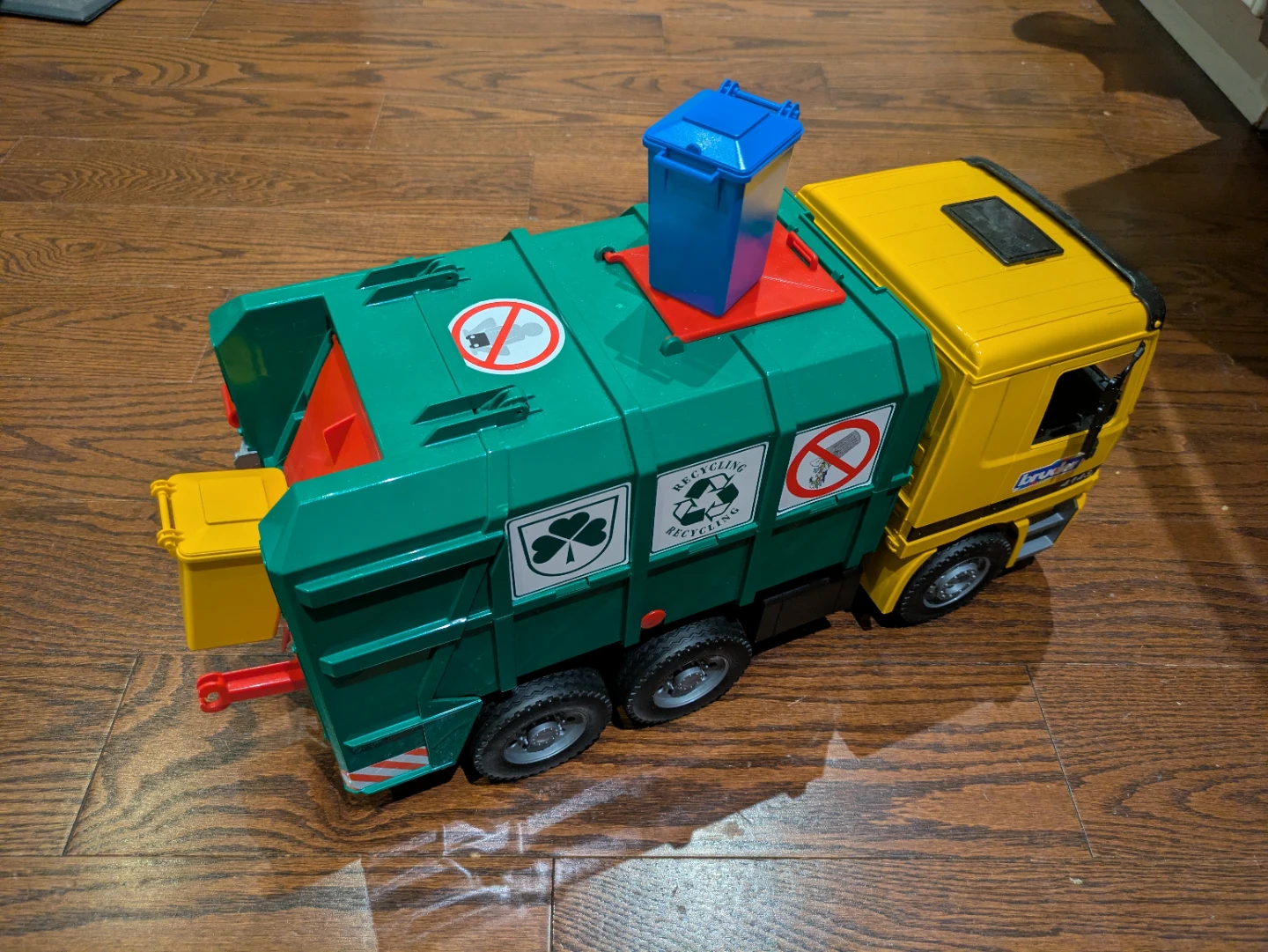 EUC Toy Recycling Truck with 2 bins