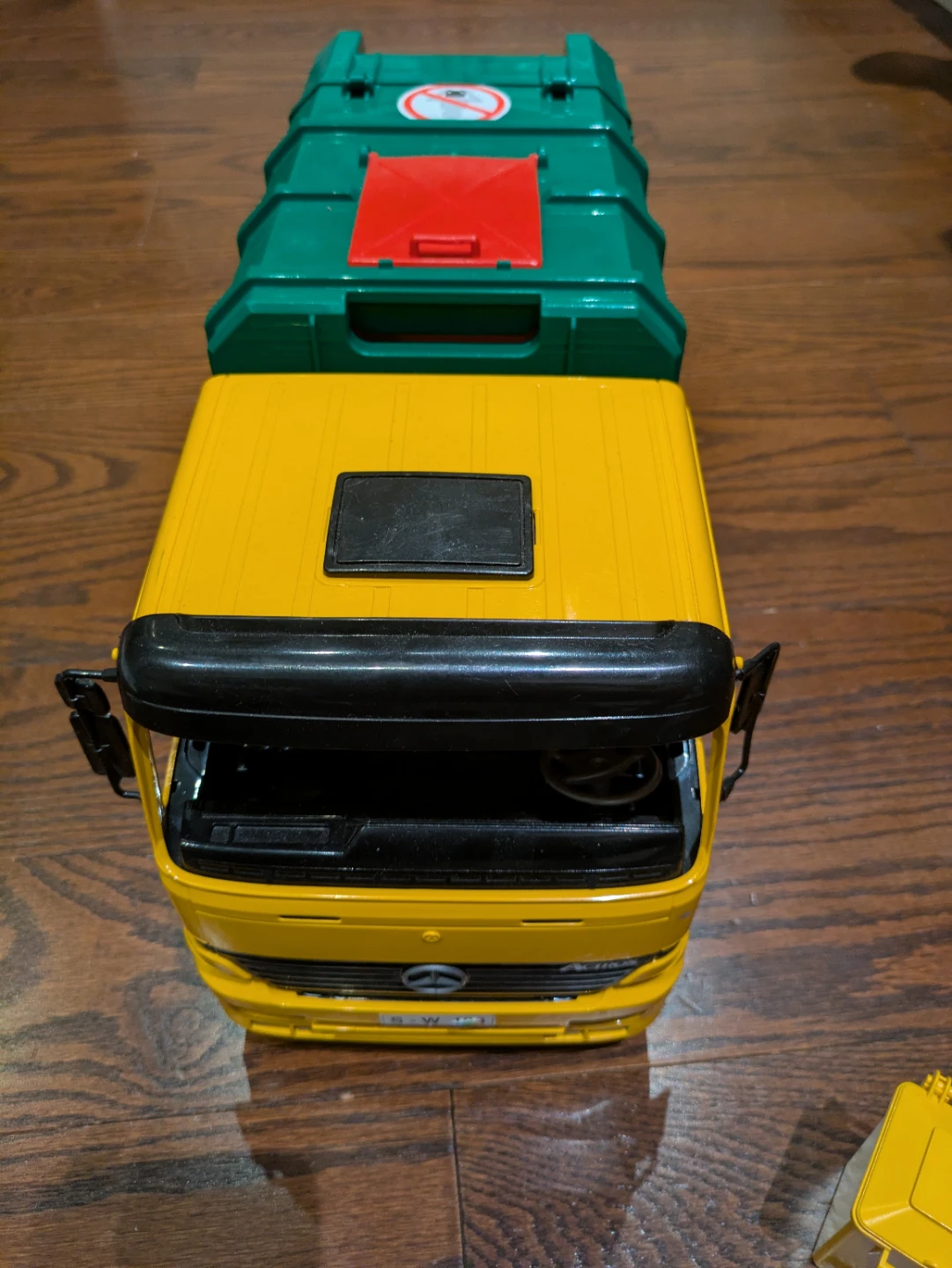EUC Toy Recycling Truck with 2 bins - photo 2