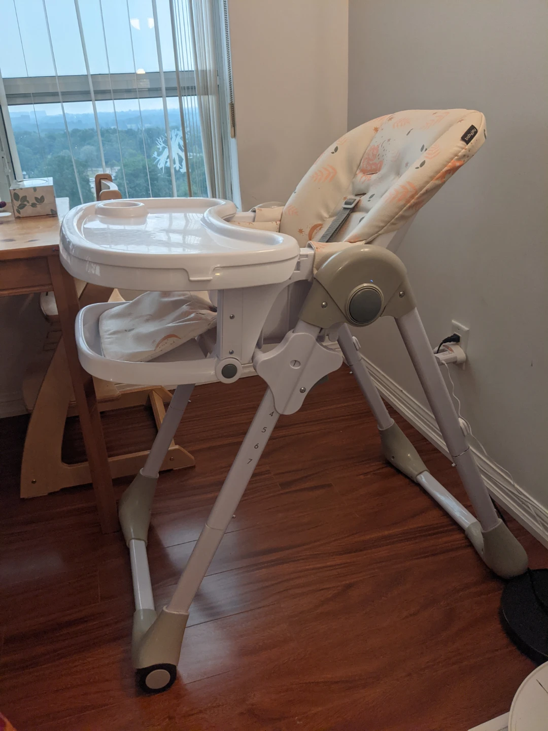 Babyjoy Baby High Chair - Foldable & Height Adjustable - photo 2