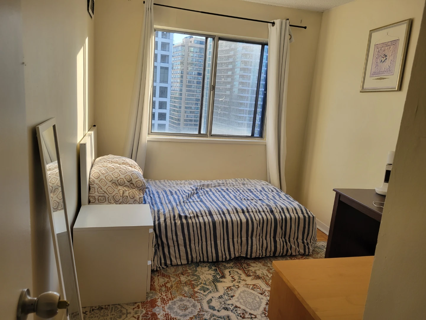 Room for rent. Prefer female. Square One area.