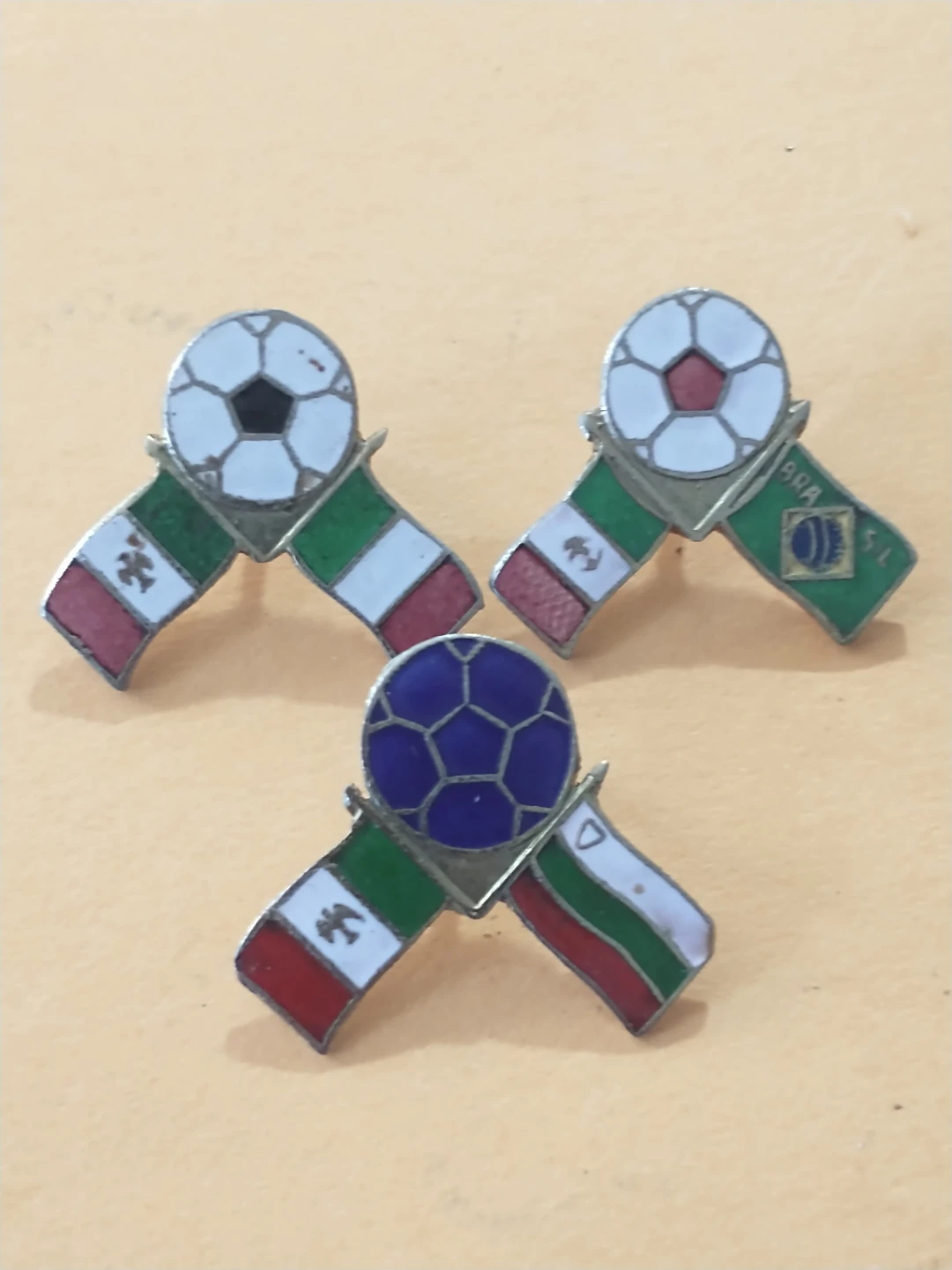 1986 Mexico World Cup Set of 3 Flag Pins - photo 3