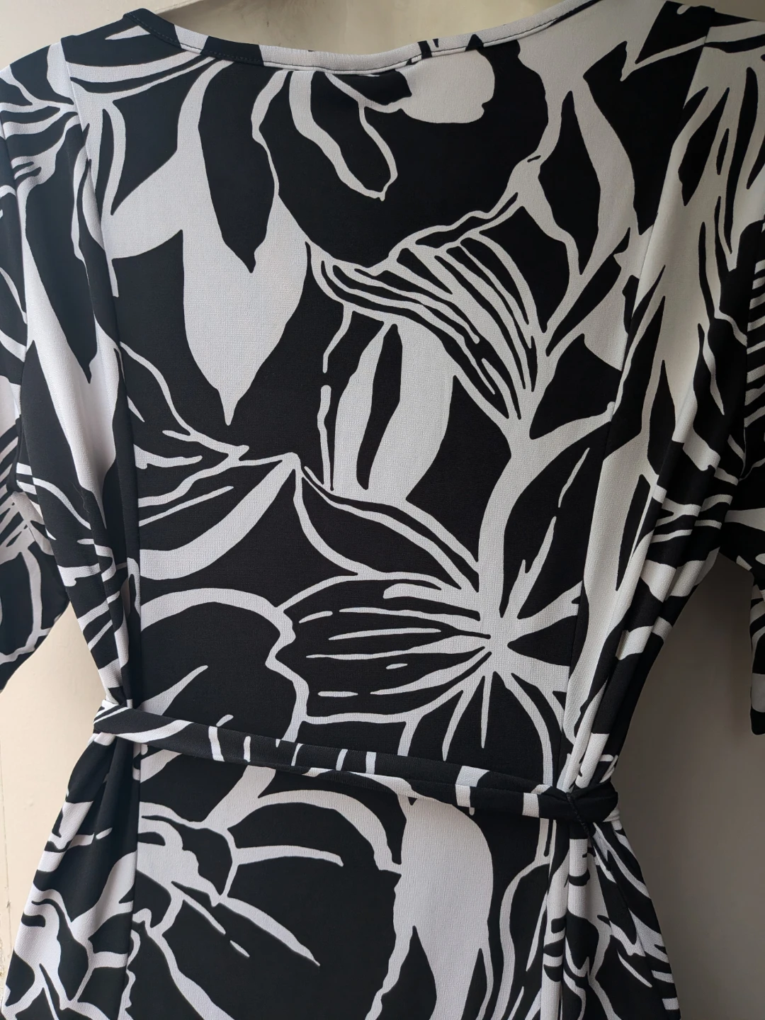 Black and White Floral Maxi Dress sz MEDIUM - photo 4