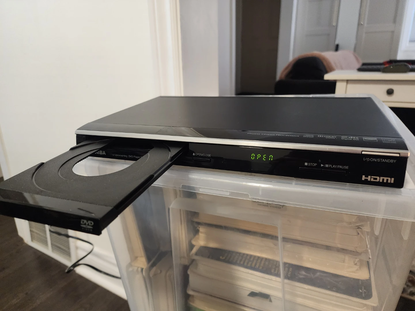 Toshiba 1080p Upscaling DVD Player SD330 - photo 2