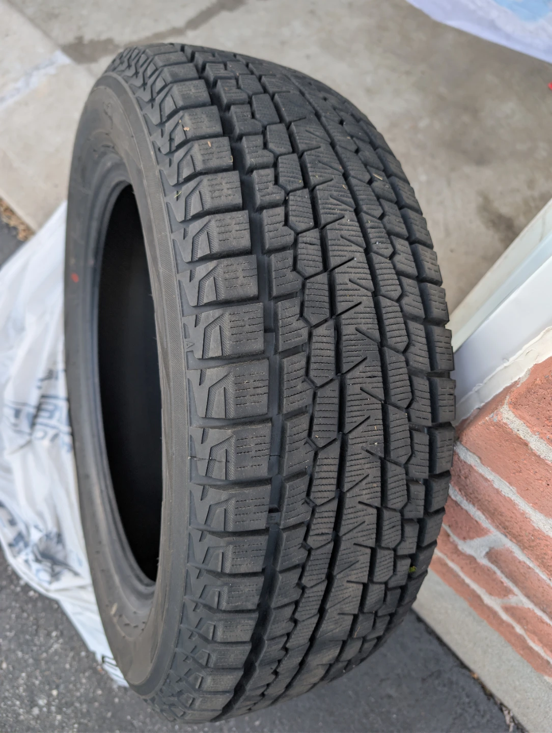 4x Yokohama ice guard Winter Tire 215/60/R17 96T