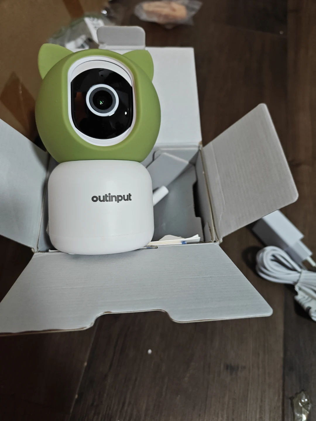 Outपुट BM400 Indoor Camera