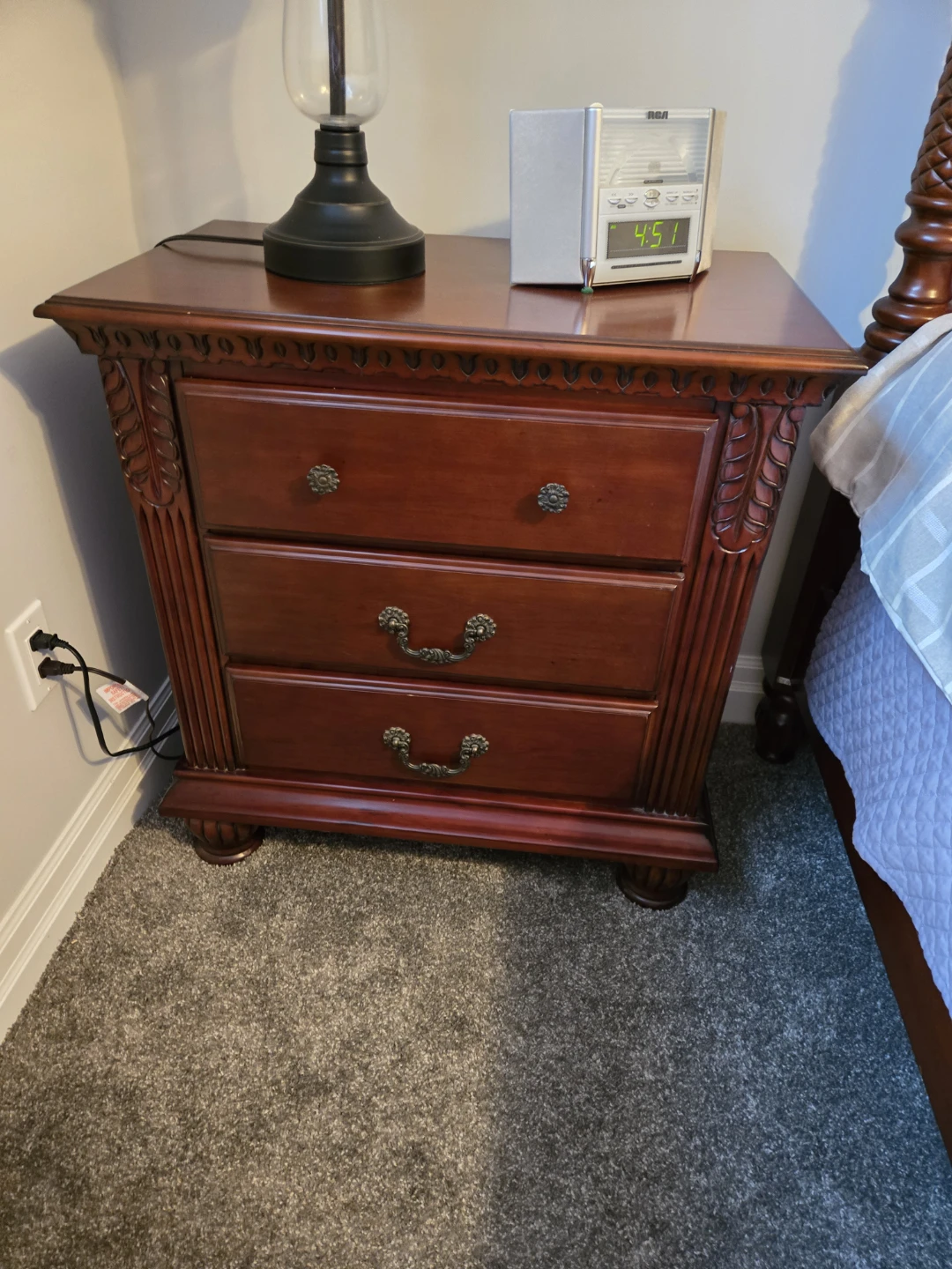 Cherry Wood Bedroom Set (Queen size) - photo 5