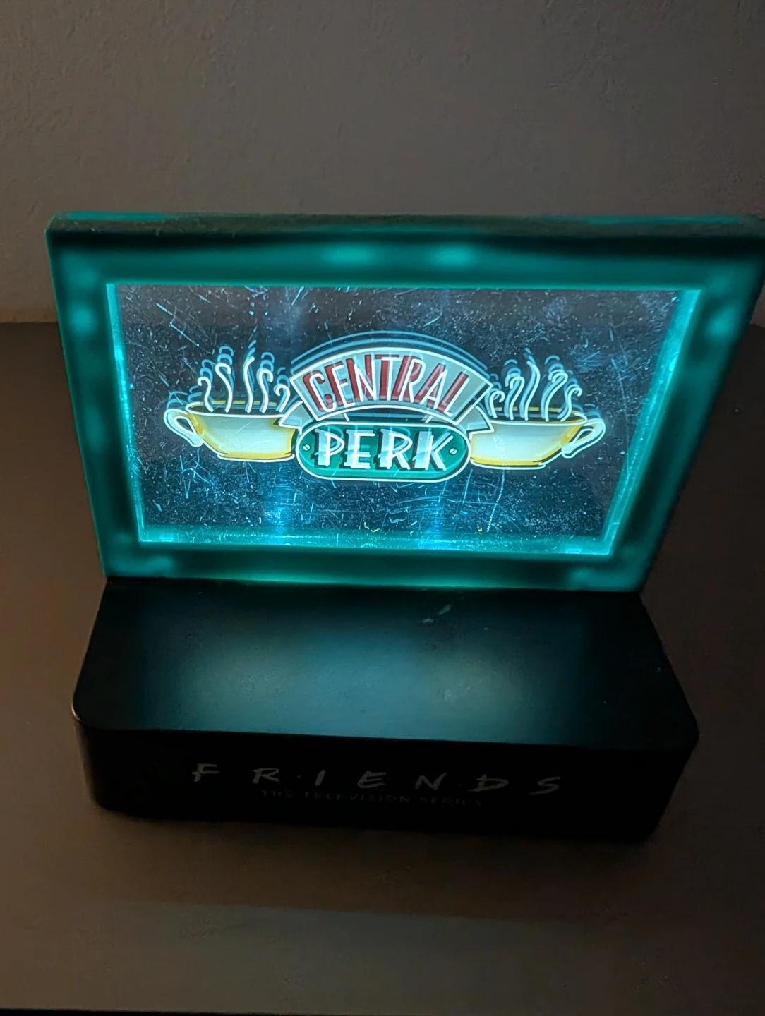 Central Perk Friends TV Show Lamp - photo 2