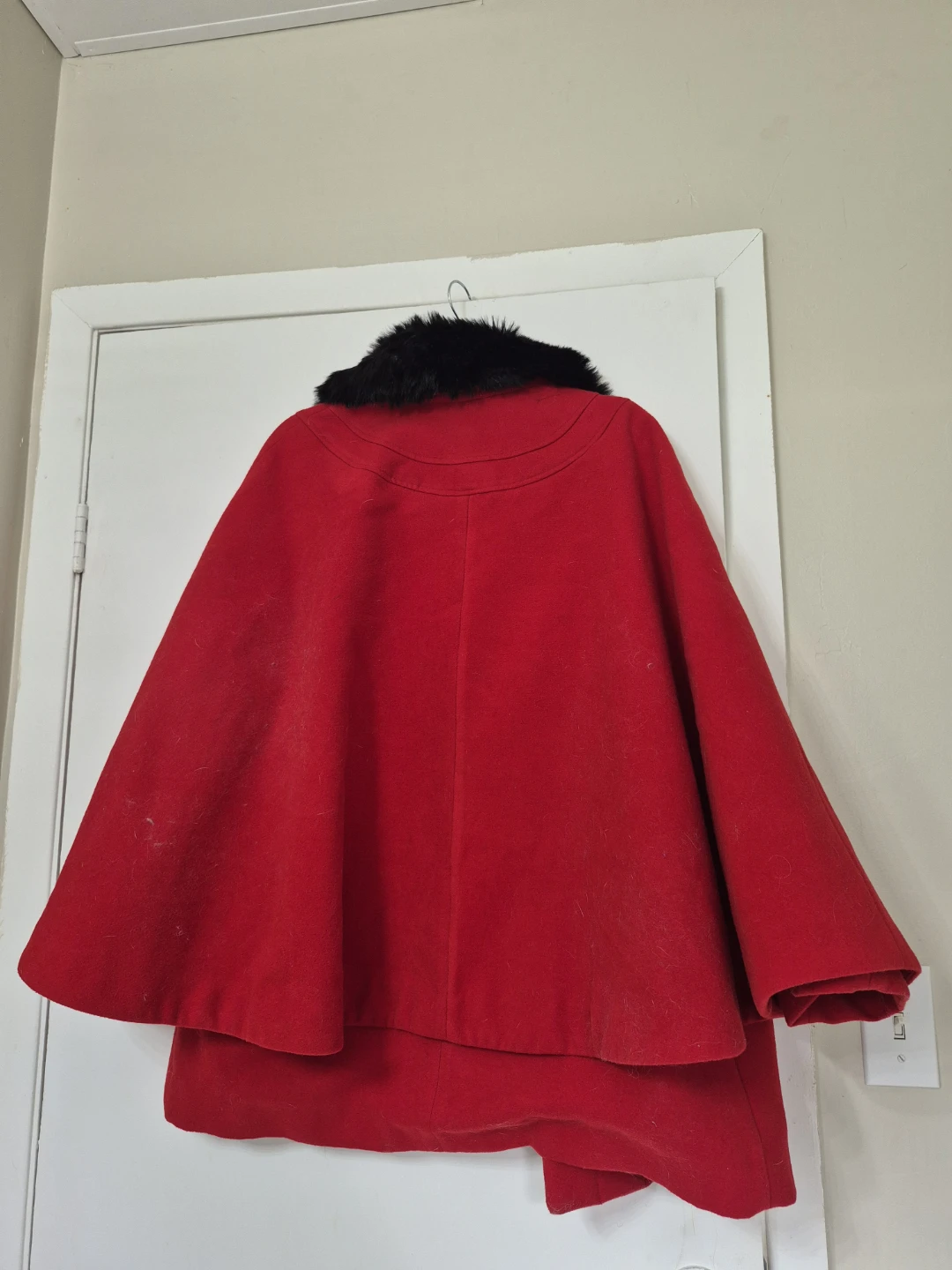 Guillaume Red Cape Coat with Faux Fur Collar - photo 2