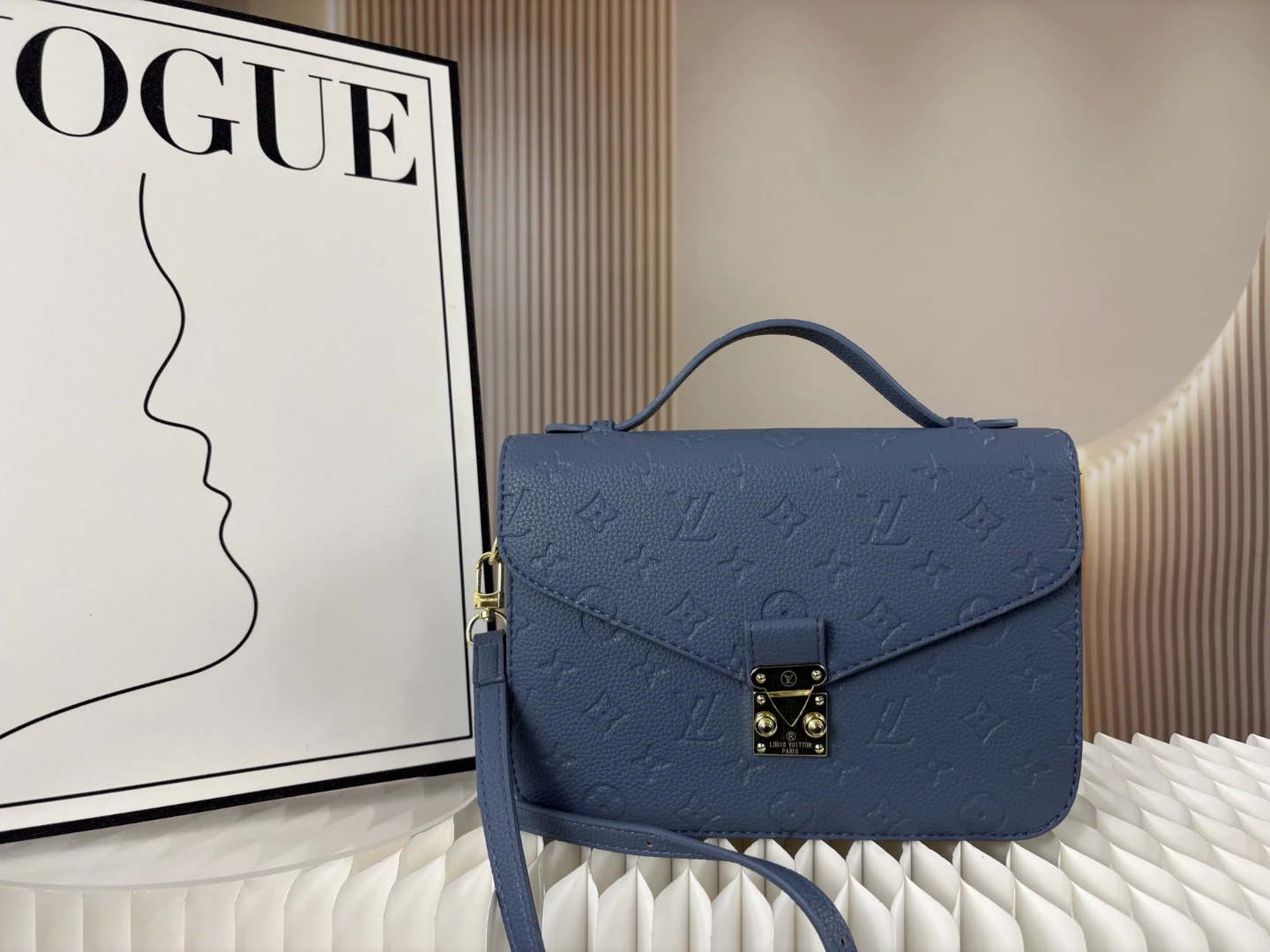 Louis Vuitton  Black Handbag/ Crossbody - photo 3