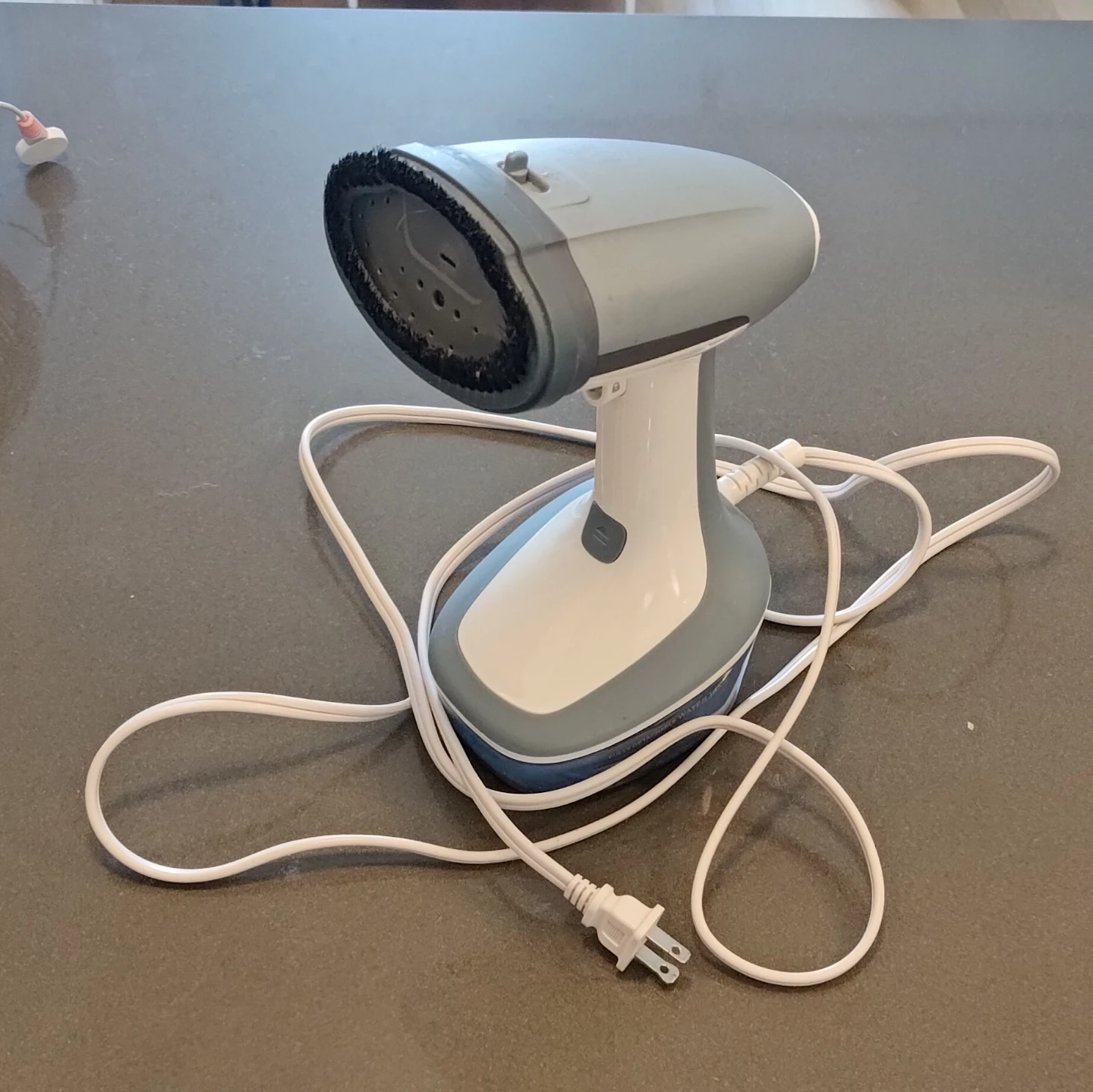 Yika handheld hair steamer