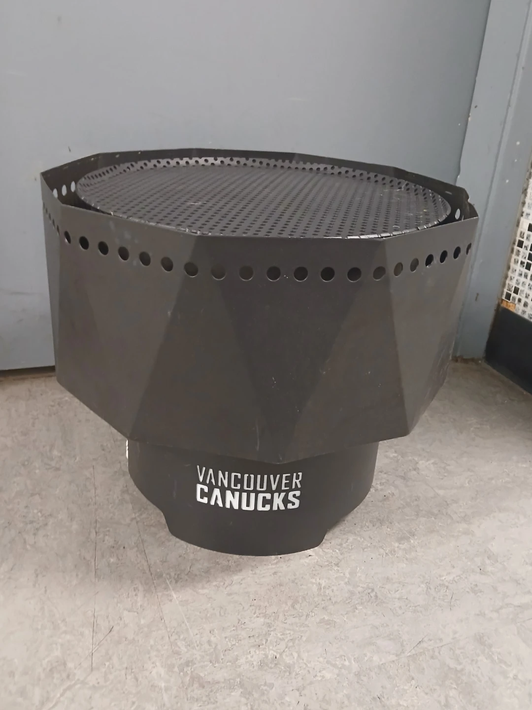 Portable Vancouver Canucks Fire Pit - photo 3