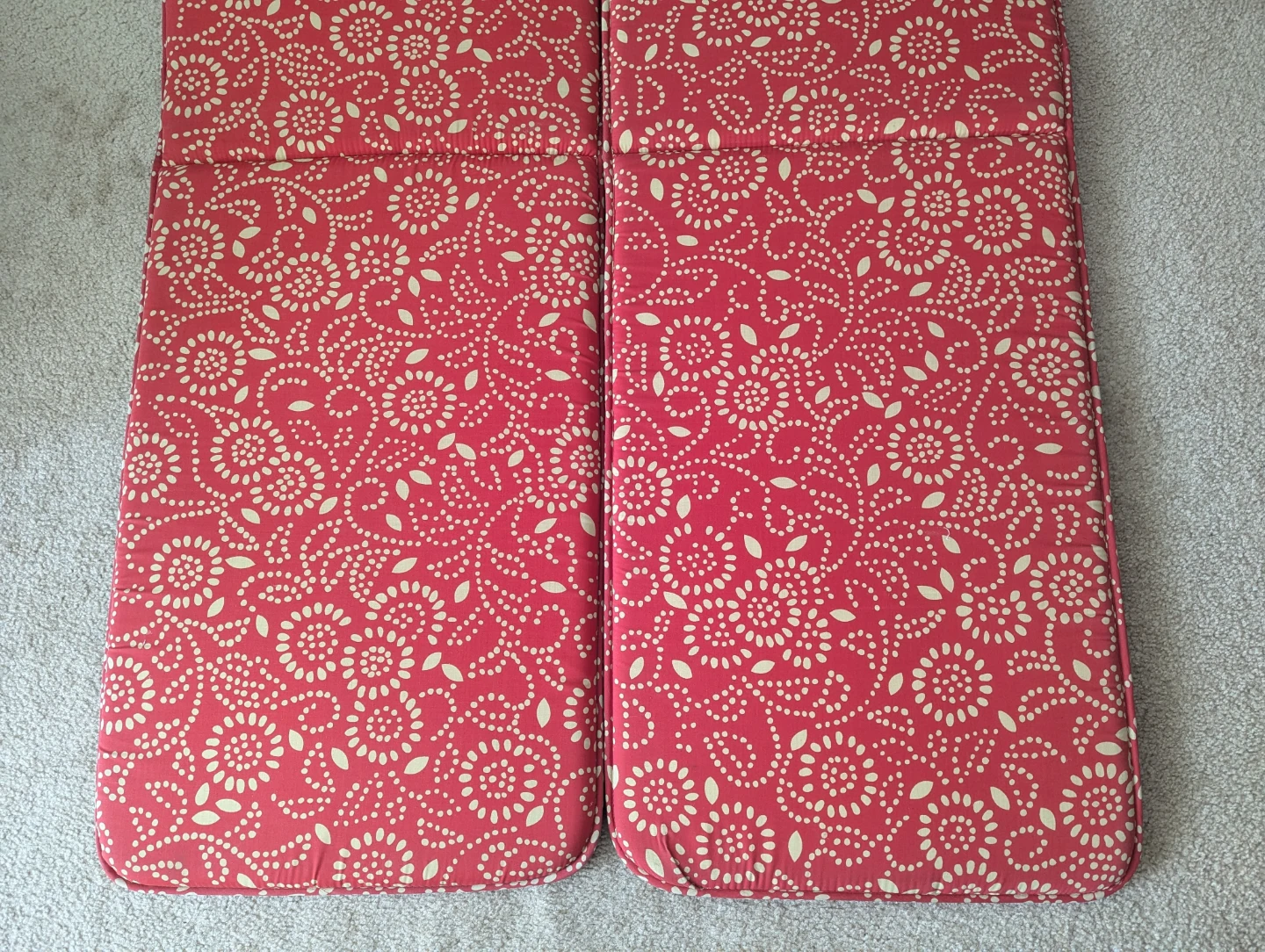 Pair of red floral cushions for bench - photo 2