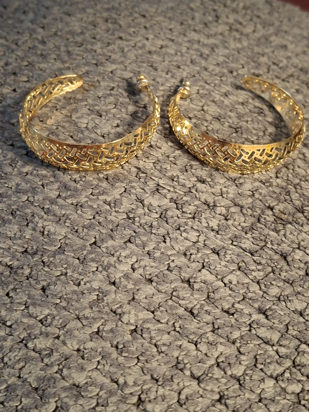 Gold filigree hoop earrings - photo 2