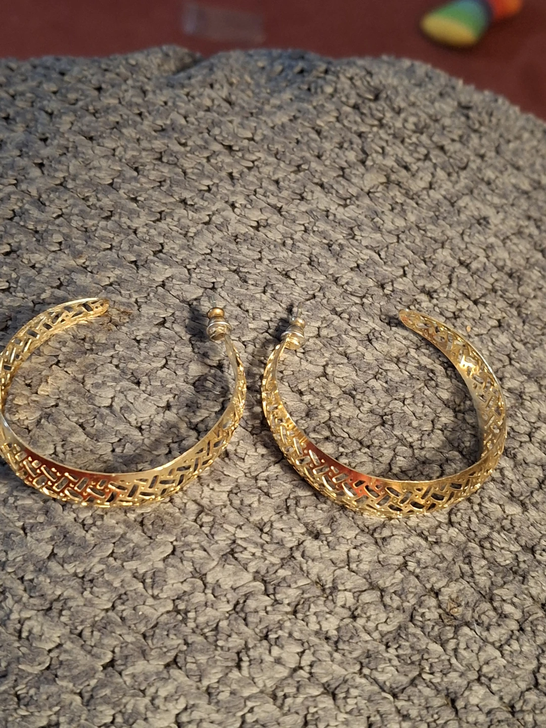 Gold filigree hoop earrings - photo 3