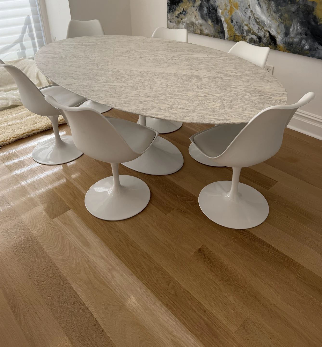 Oval Dining Table with 6 Tulip Chairs