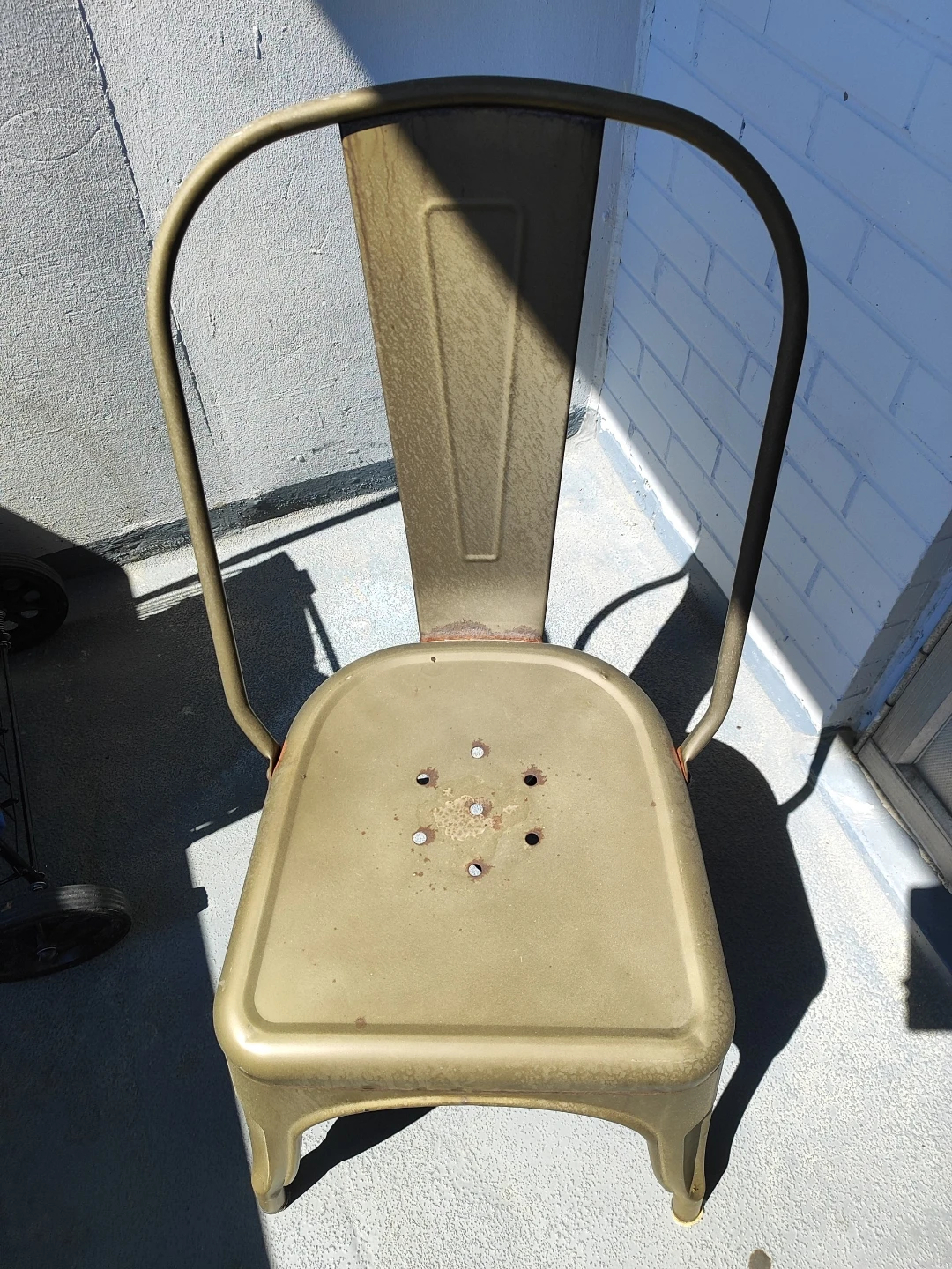 Metal chairs - set of four - photo 3