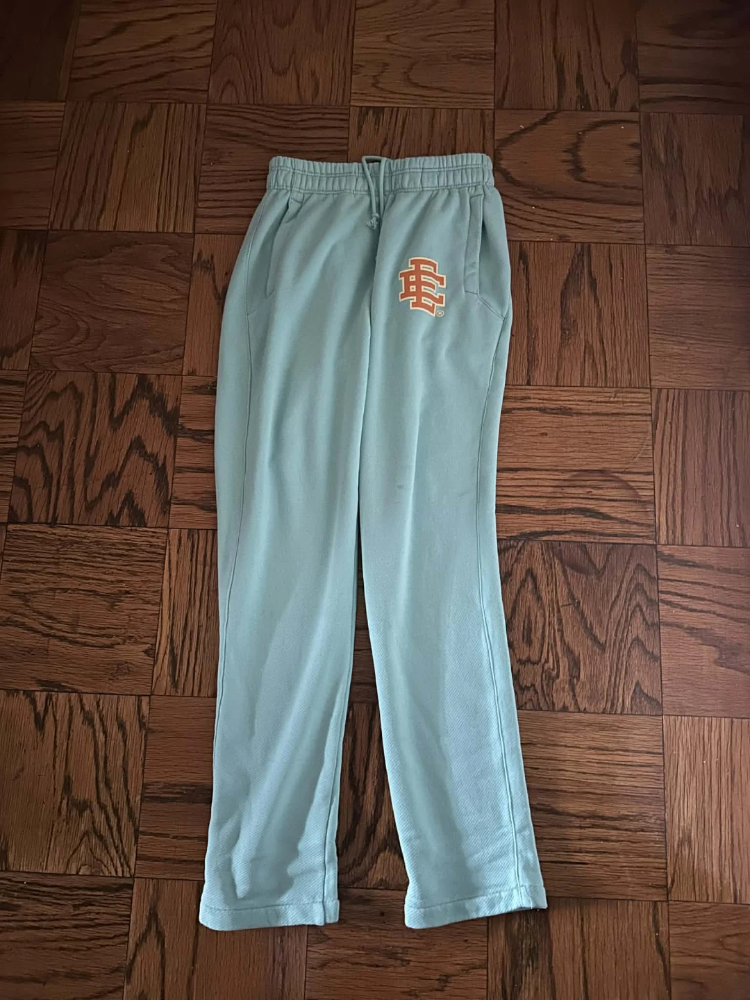 Ee pants cyan trades or sell