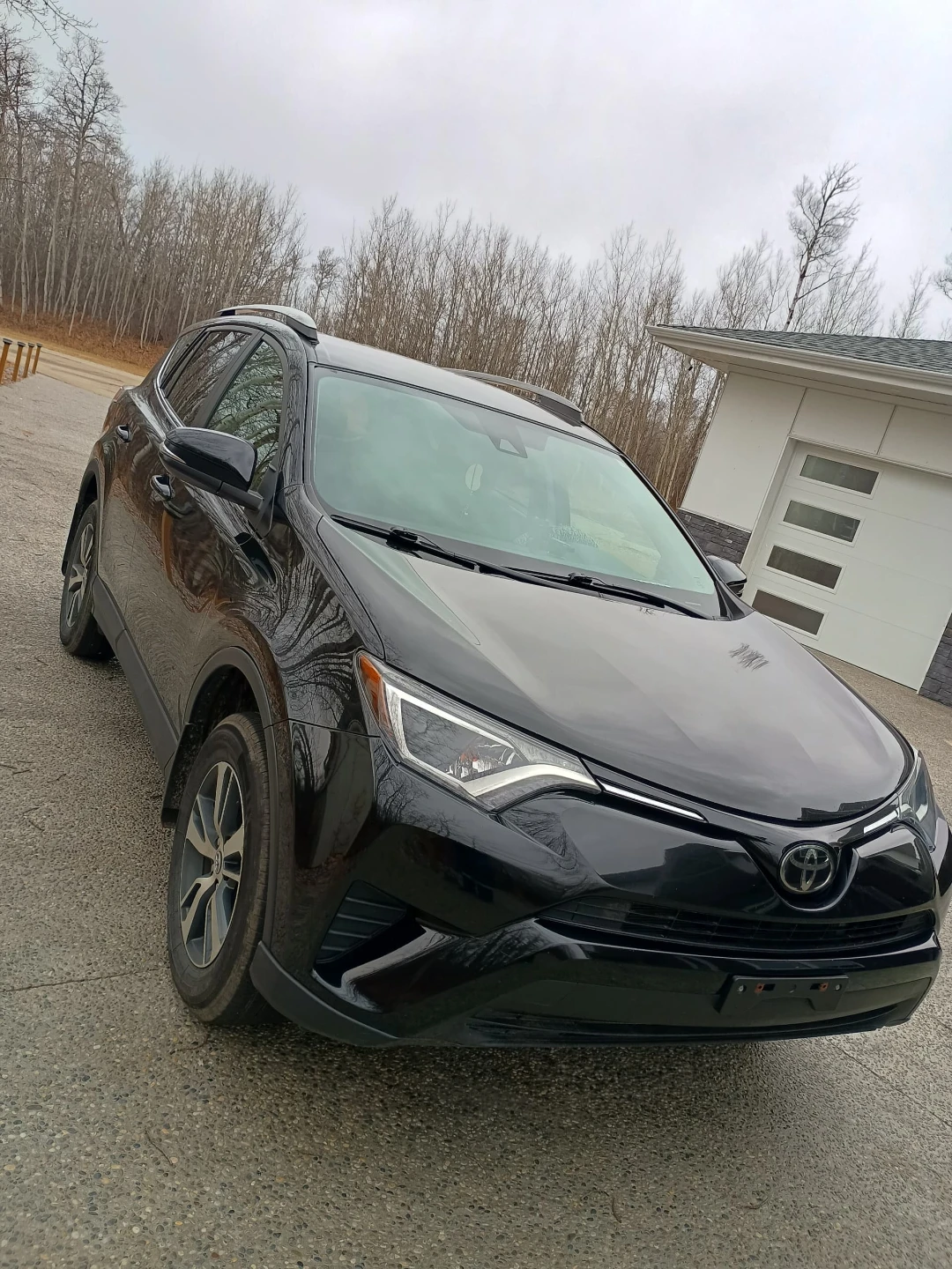 Black Toyota RAV4 - photo 3