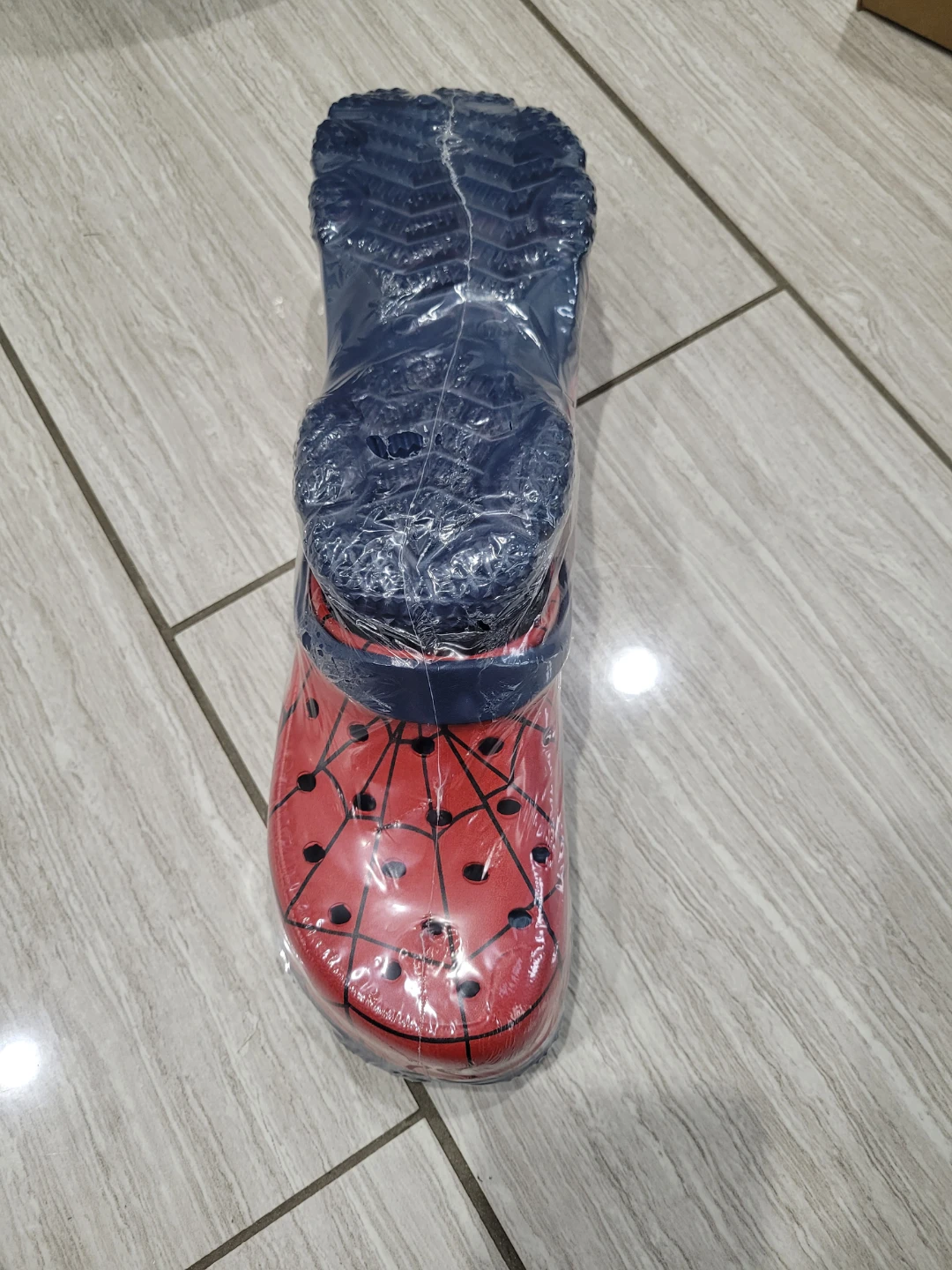 Size 5 Spider-Man Clogs - Brand New - photo 3