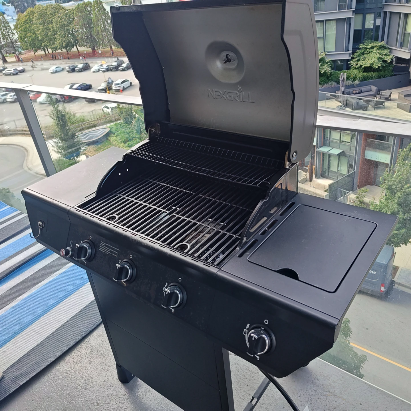 Nexgrill - 4 burner+side burner - photo 2