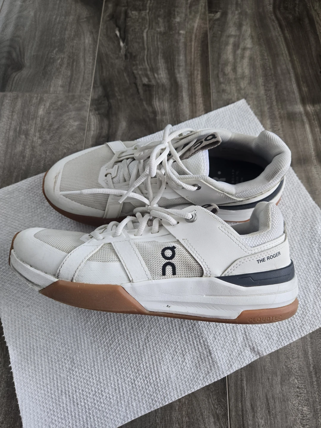 ON "The Roger" Youth Tennis Shoes