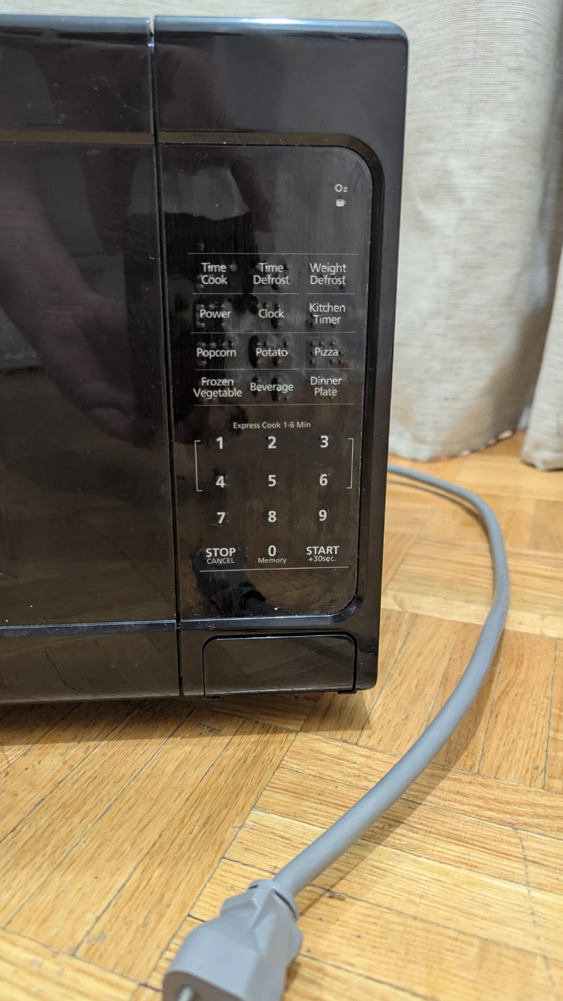 Heavily Used Working Condition! CHEF Compact Microwave 0.9cu.ft. - photo 2
