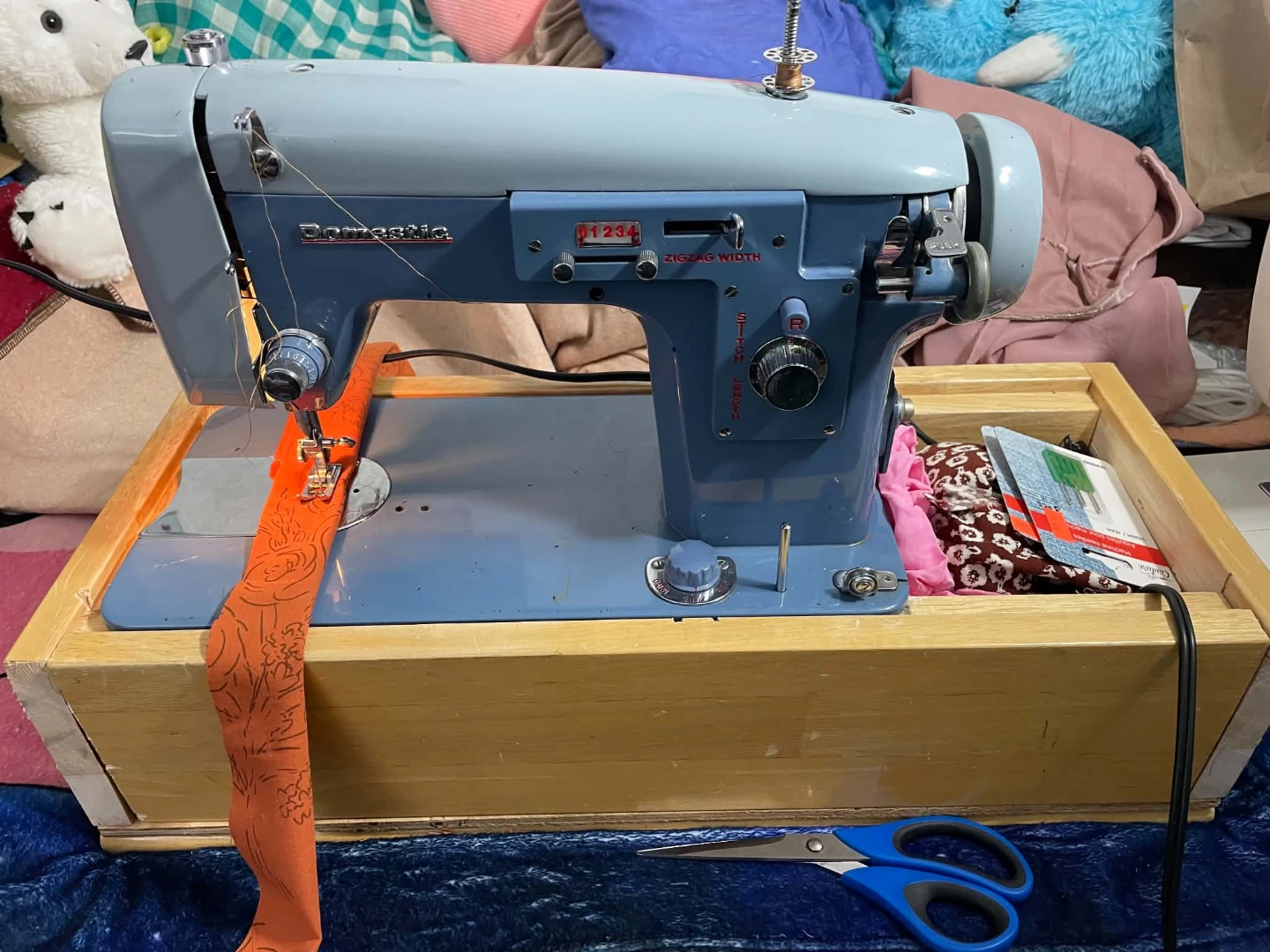 Domestic Zigzag Stitcher Sewing Machine