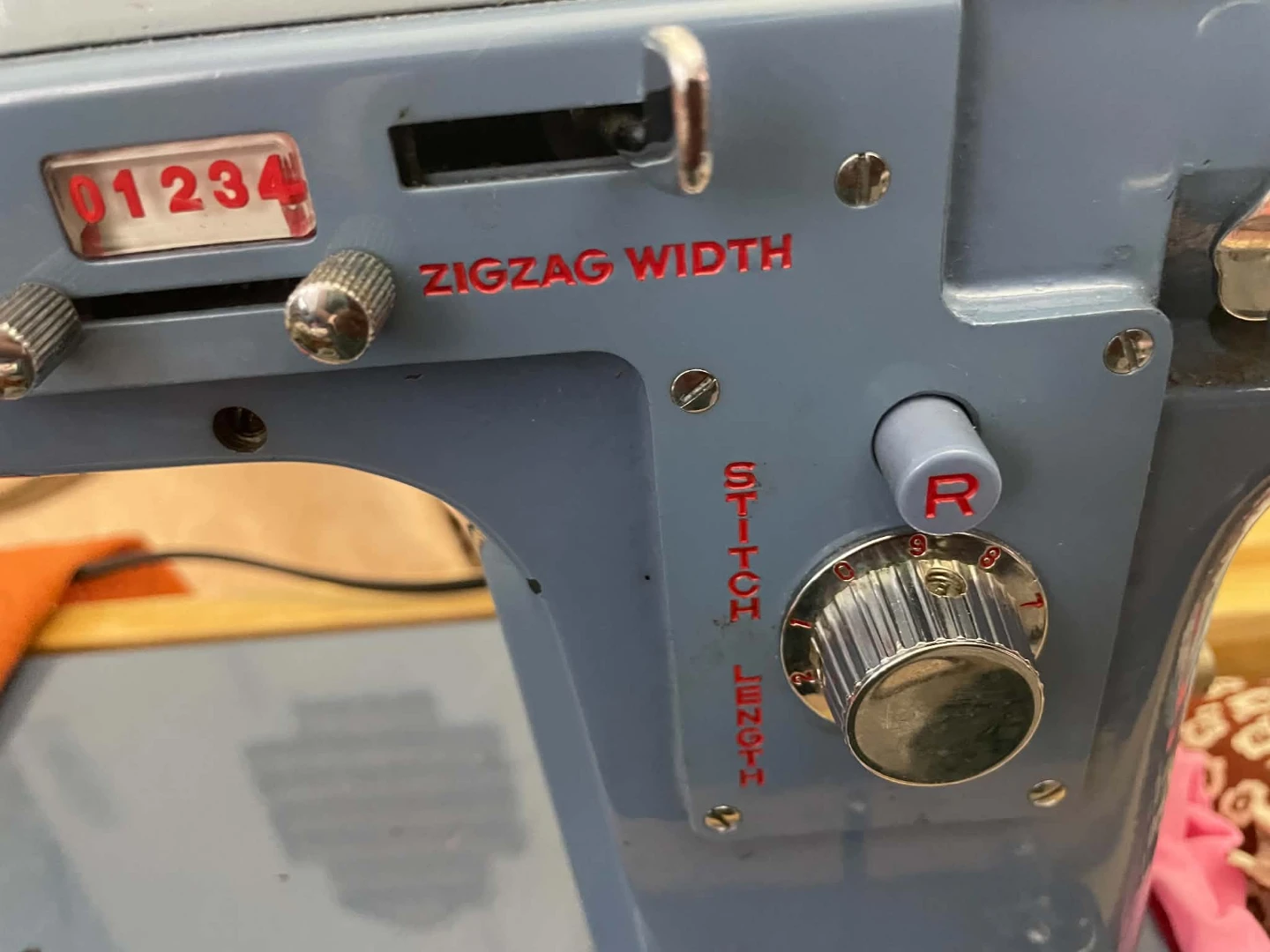 Domestic Zigzag Stitcher Sewing Machine - photo 2