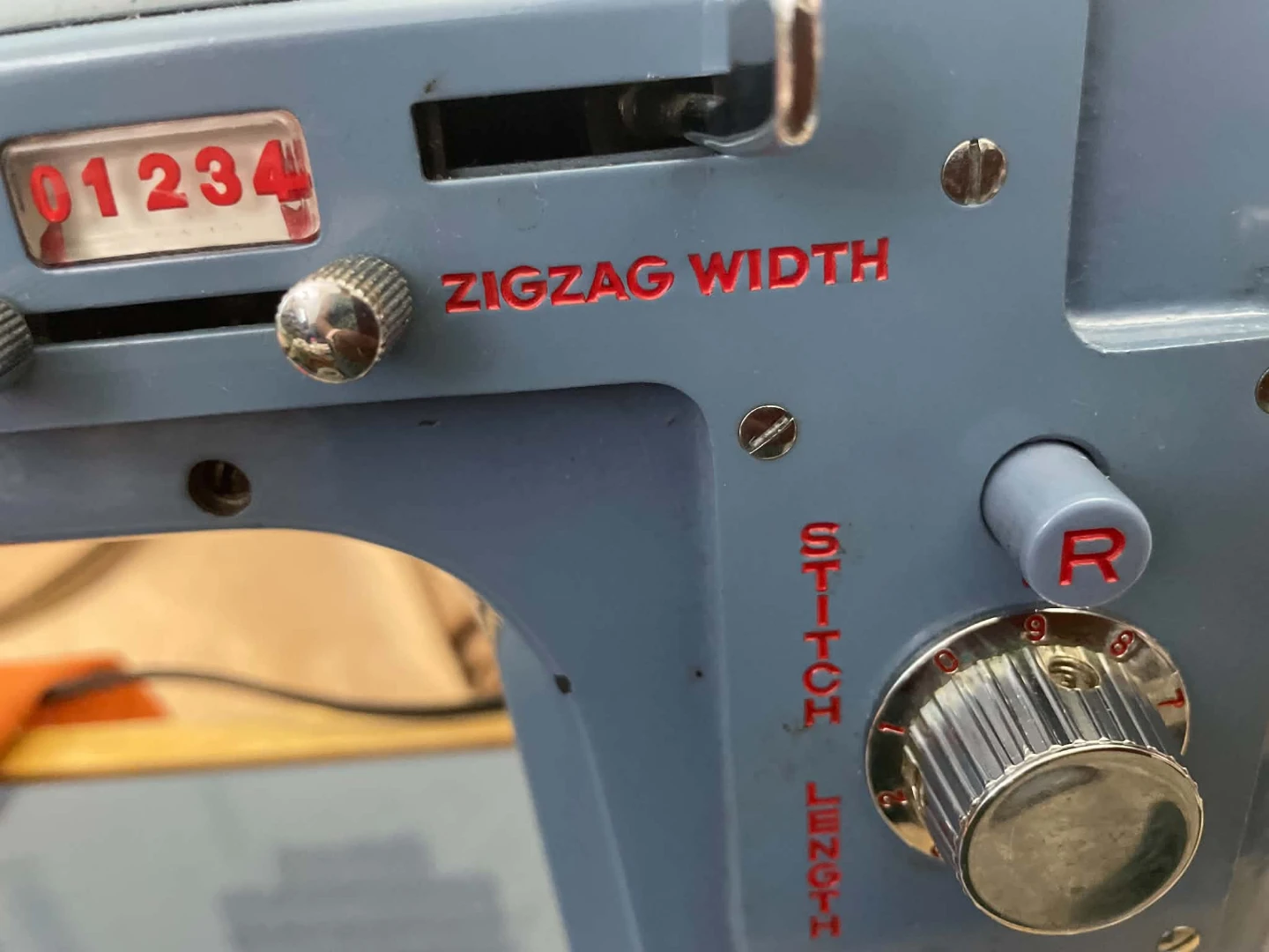 Domestic Zigzag Stitcher Sewing Machine - photo 3
