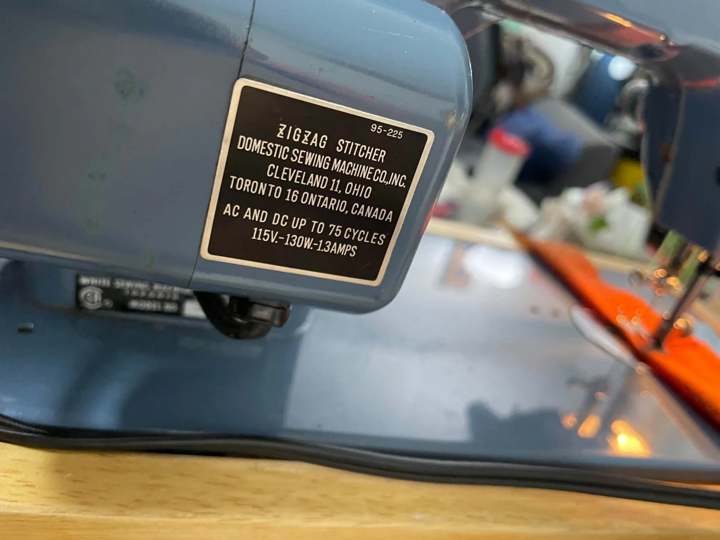 Domestic Zigzag Stitcher Sewing Machine - photo 4