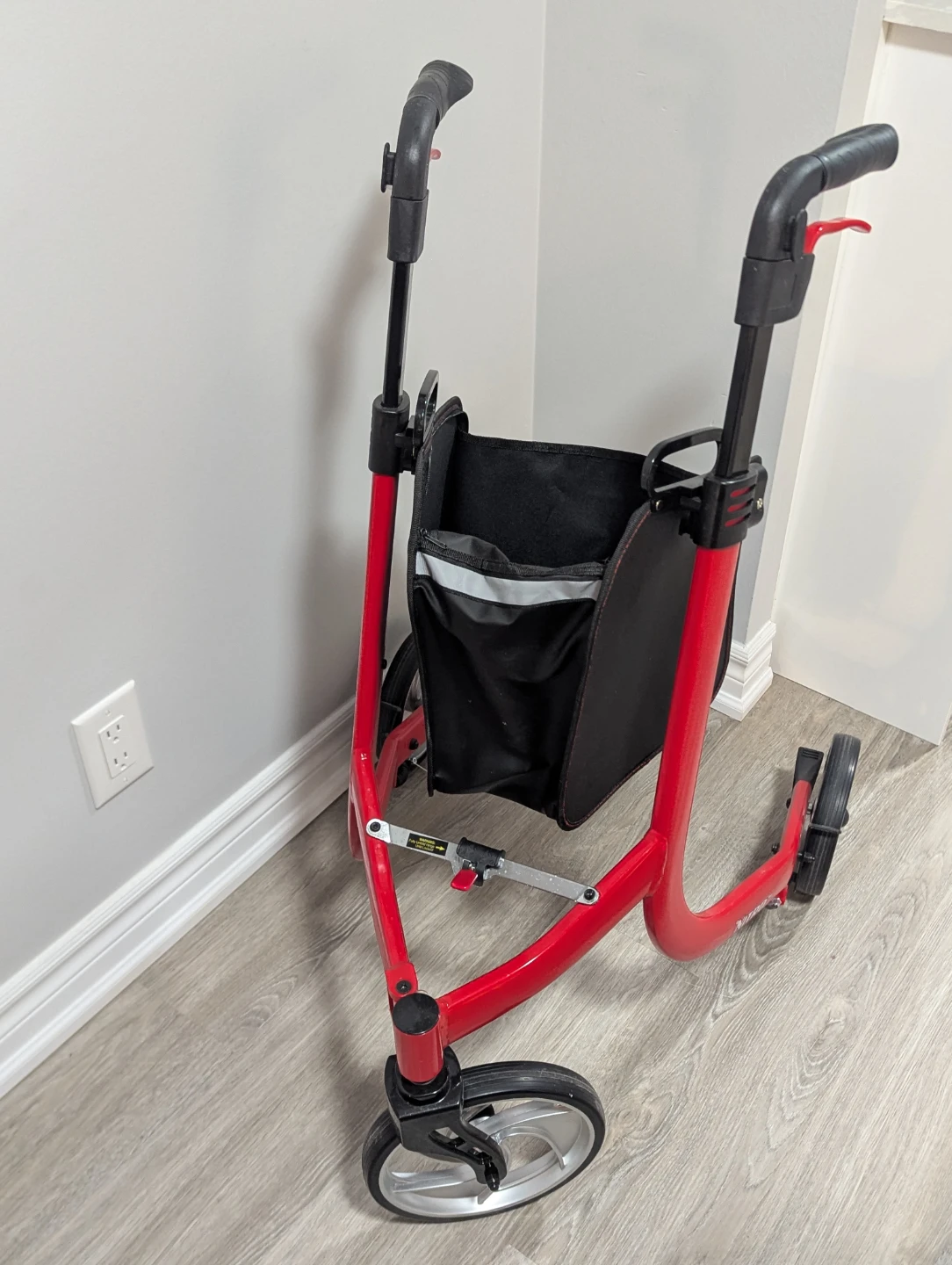 Drive Medical Nitro 3-Wheel Rollator Walker