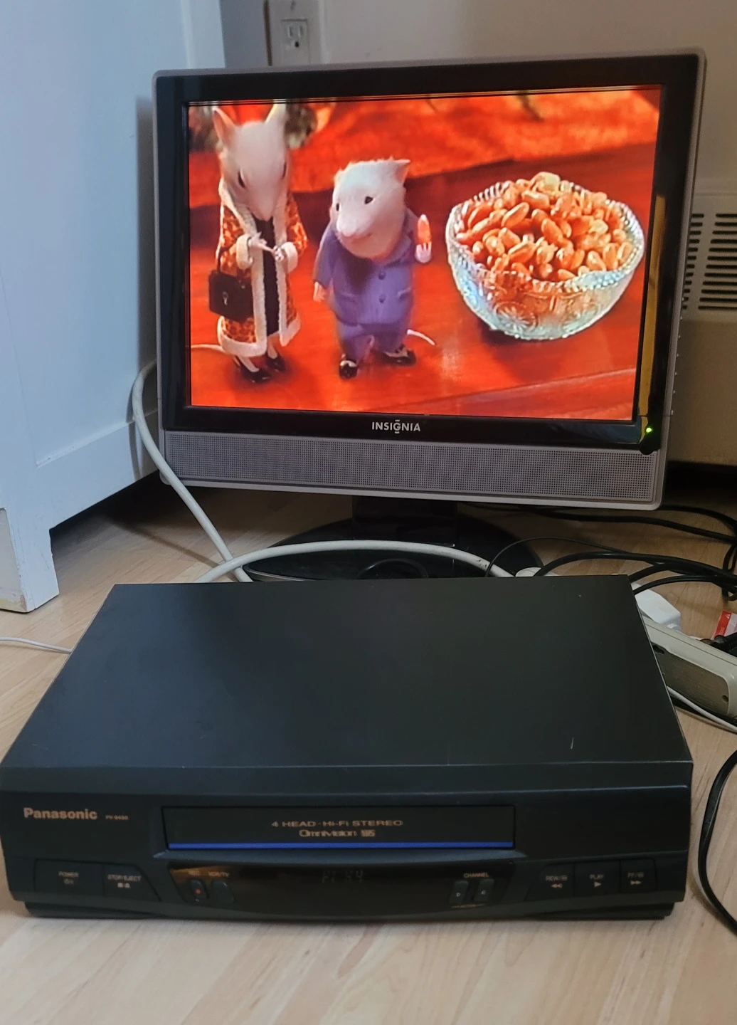 Panasonic PV-V4520 4-Head Hi-Fi Stereo VCR - photo 2