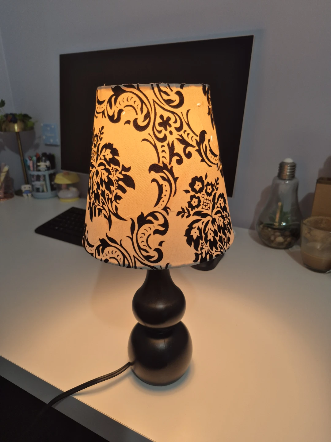 Decorative desk lamp
