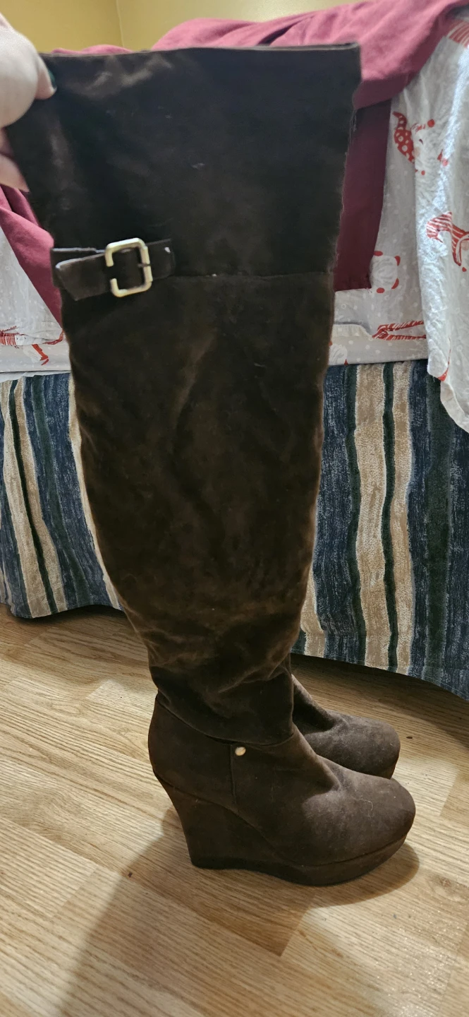 Knee high- high heeled boots