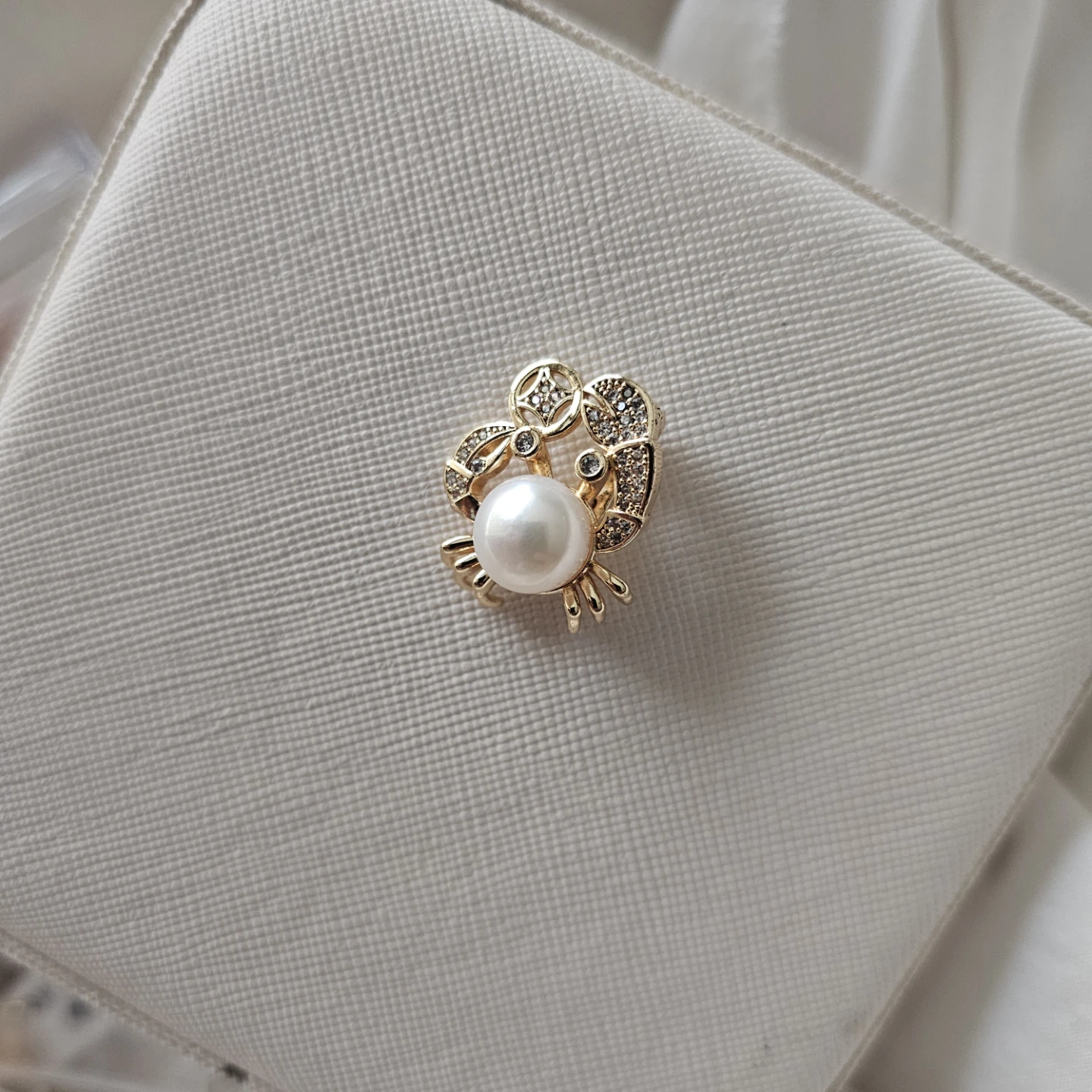 Real water Pearl Brooch Pin