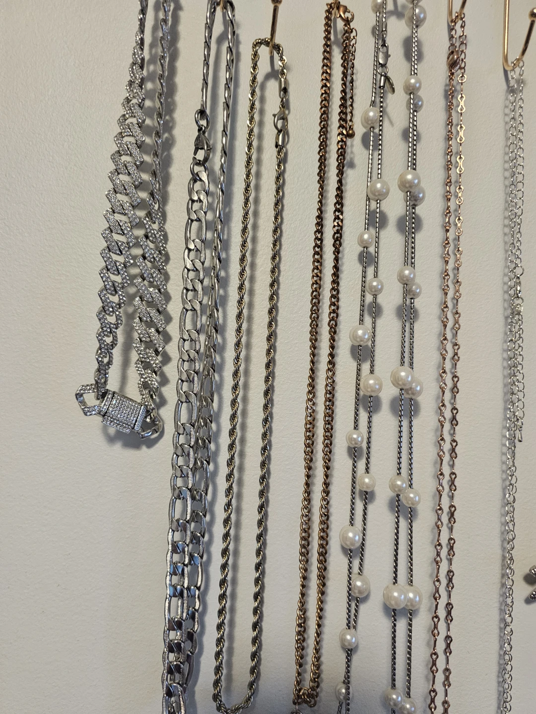 Various necklaces - photo 2