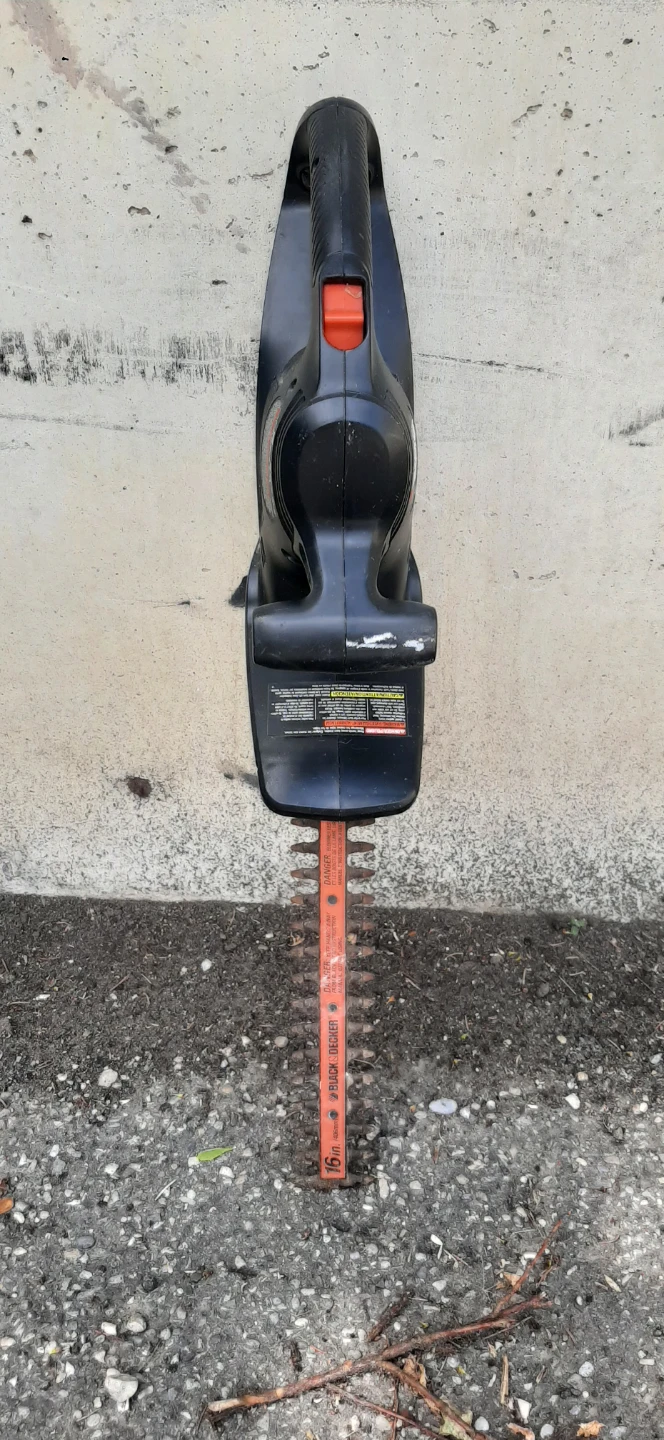 Black+Decker 16" Hedge Trimmer