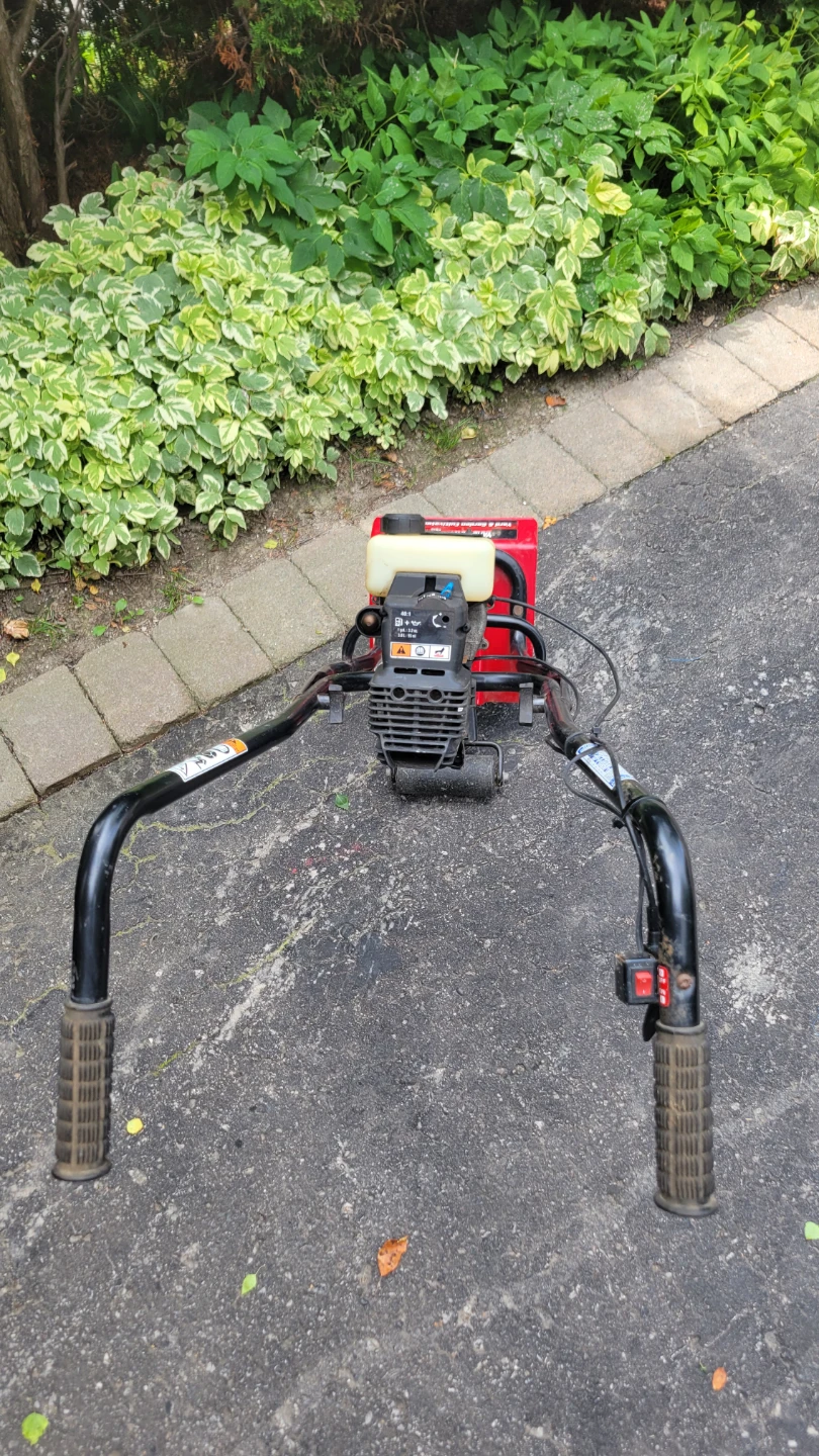 GAS Yard Machines Yard & Garden Cultivator 31cc - photo 2