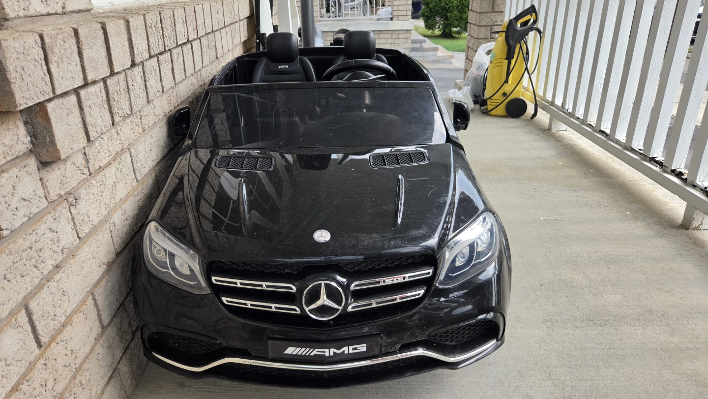 Black Mercedes-Benz GLS 63 Ride-On Toy Car - photo 2