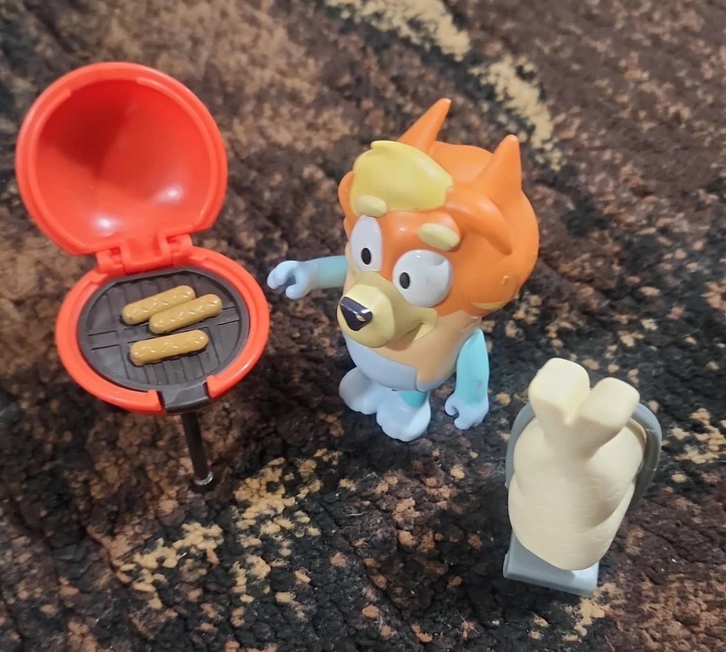 Bluey Family House Playset with Vehicles and Figures - photo 5