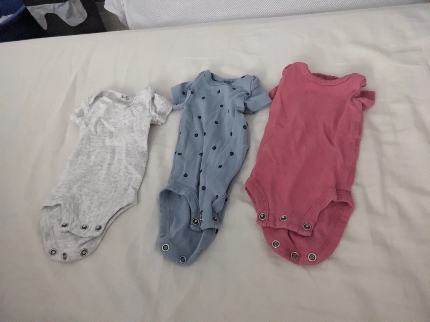 Premie baby clothes - photo 3