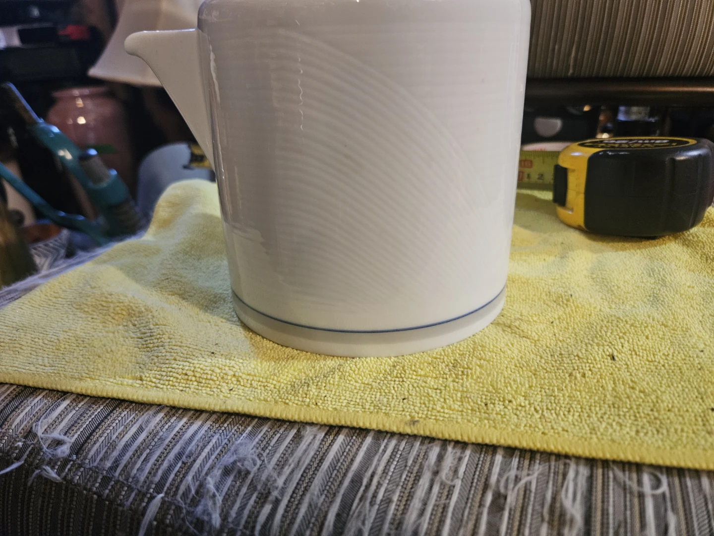 White Ceramic Teapot with Blue Lid and Metal Handle - photo 4