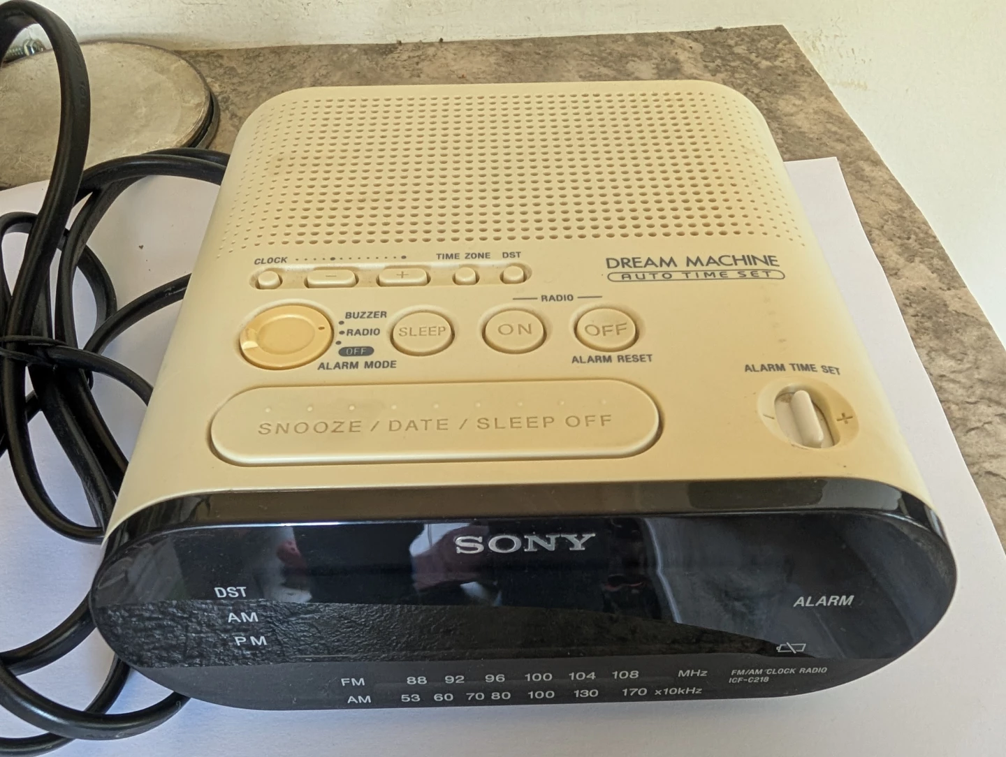 Vintage Sony Dream Machine ICF-C218 FM/AM Radio Clock - photo 2