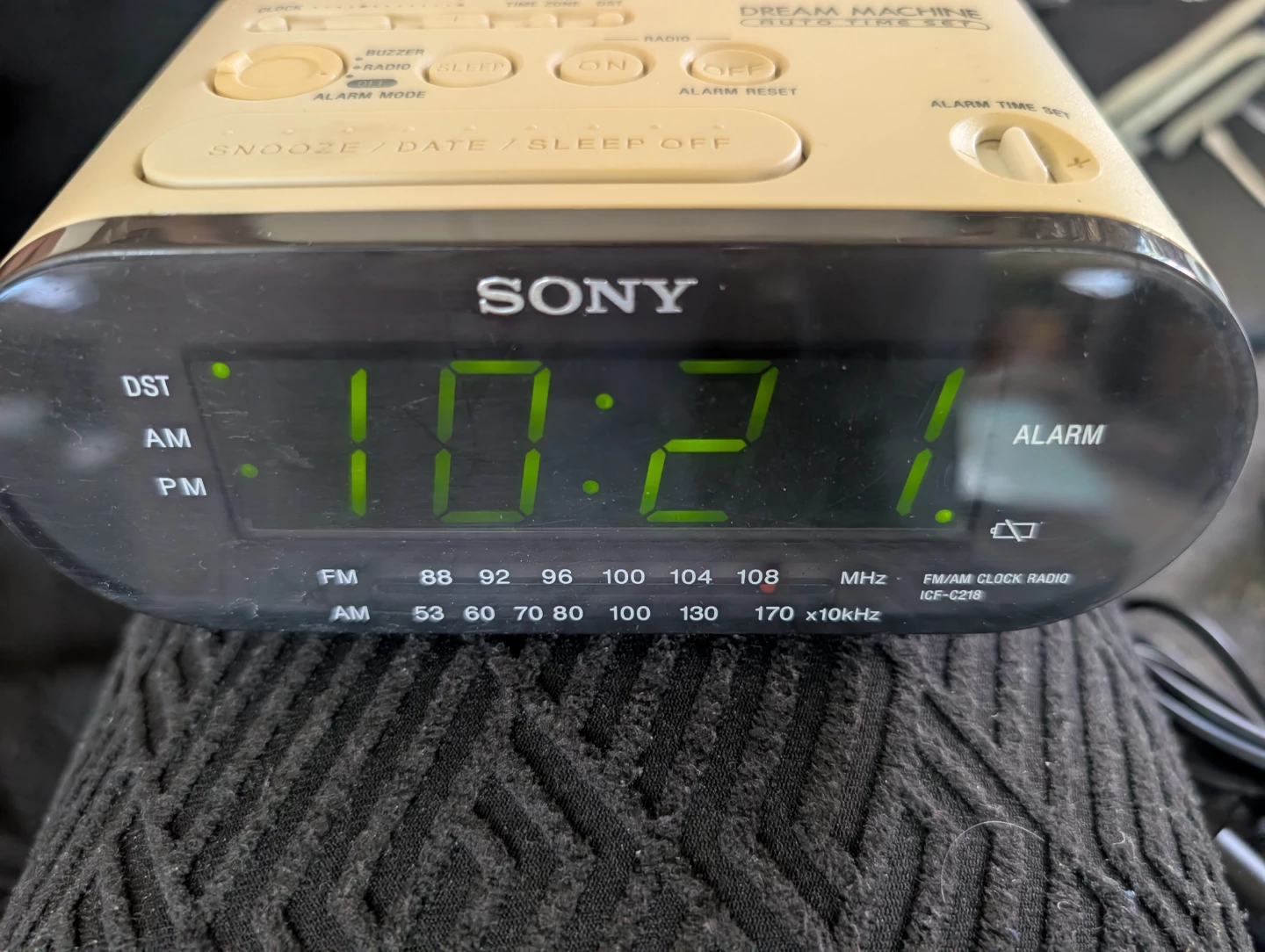 Vintage Sony Dream Machine ICF-C218 FM/AM Radio Clock - photo 4