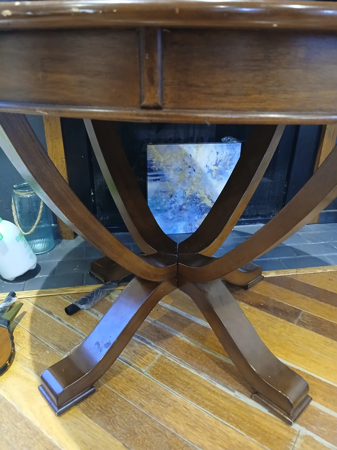 Round Pedestal Dining Table - Wood - photo 3