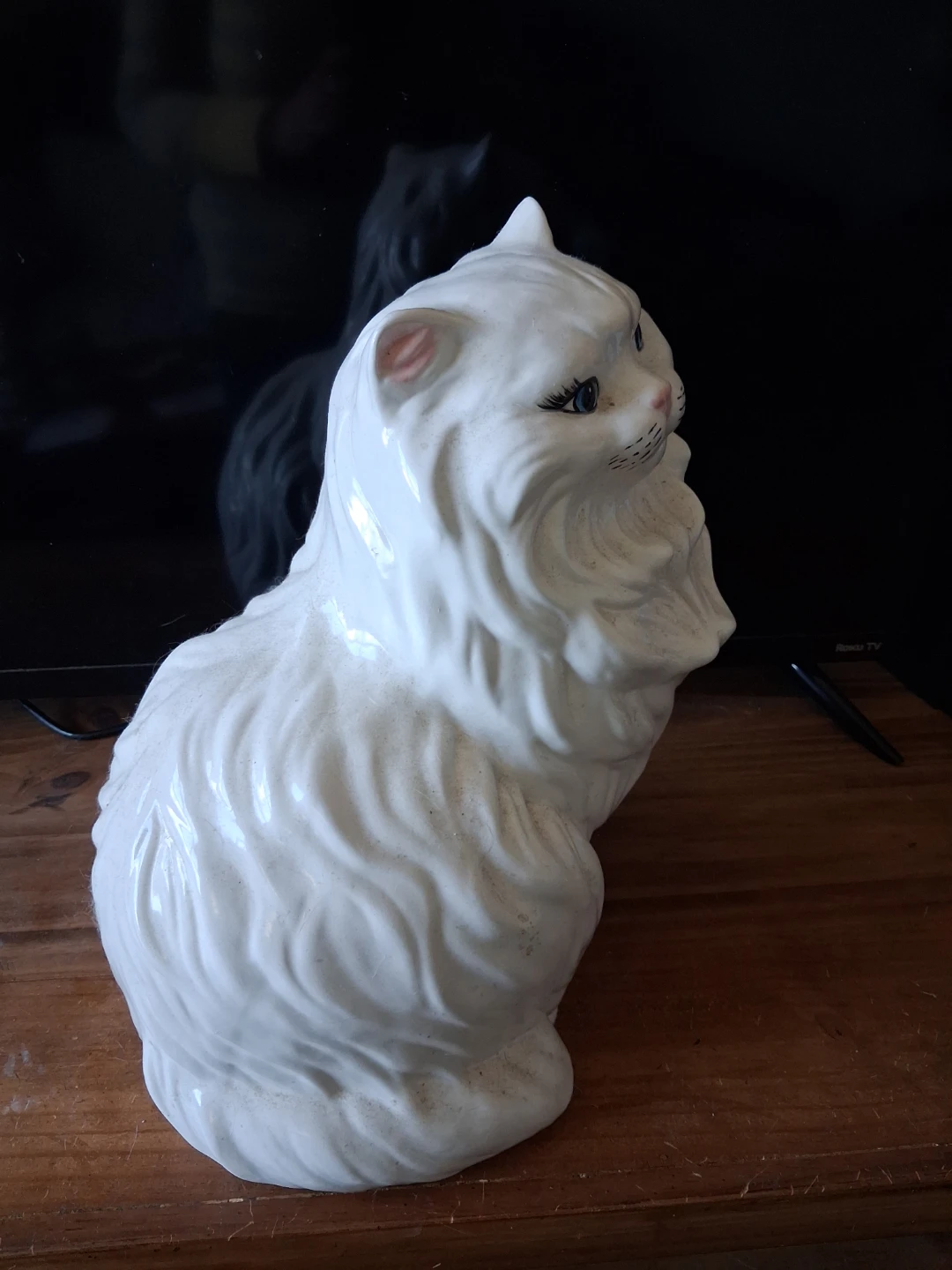 White Ceramic Cat Figurine - photo 2