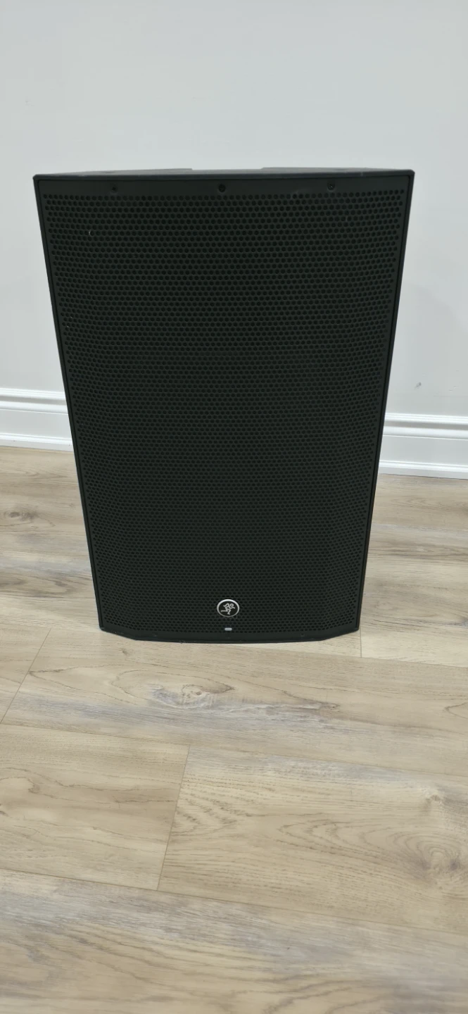 Mackie Thump 15A Powered Speakers 1 pair.