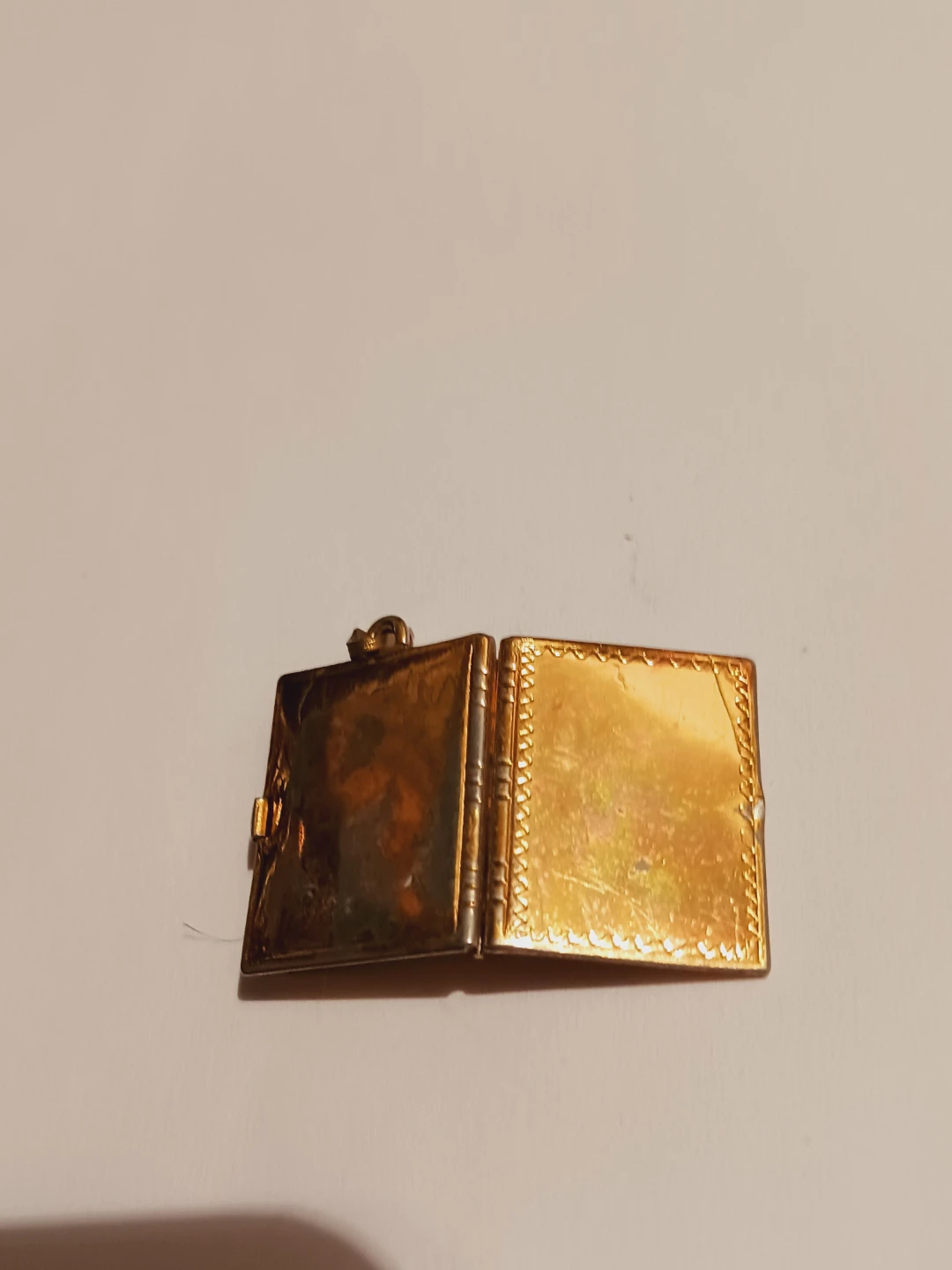 Antique Ornate Gold Tone Photo Locket Pendant - photo 5