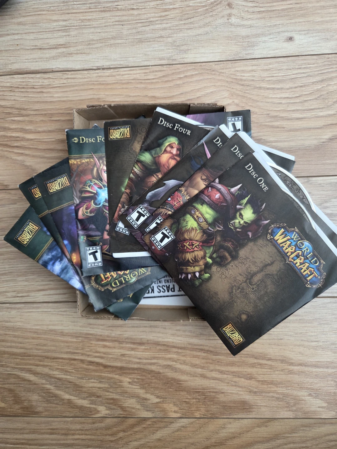 World of Warcraft PC Game 9 disc set - photo 3