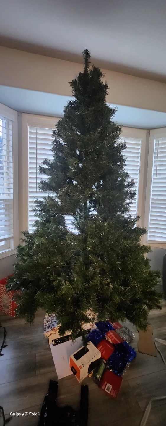1st Living 7.5 ft. Fairbanks Artificial Christmas Tree - photo 2